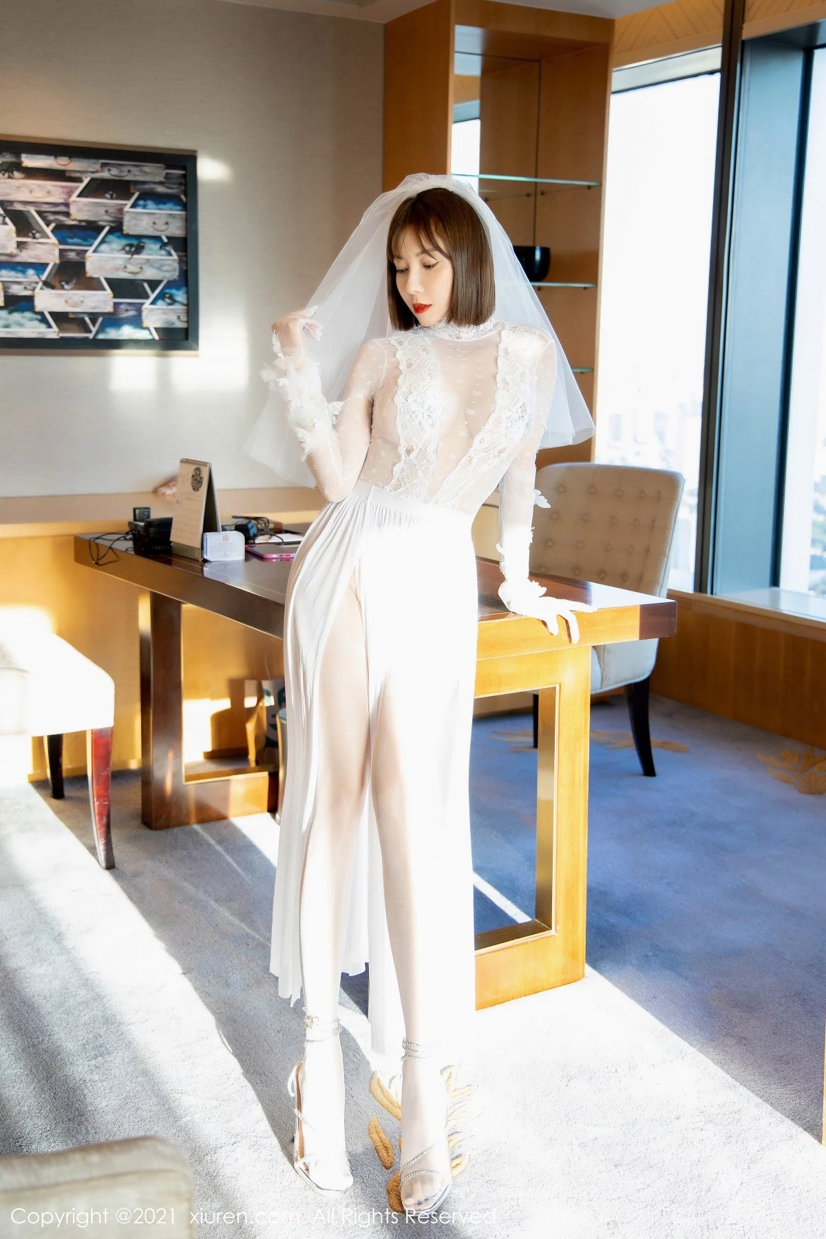 御姐果儿Victoria青岛旅拍动人白色婚纱秀凹凸身材撩人诱惑写真50P-第1章-图片2