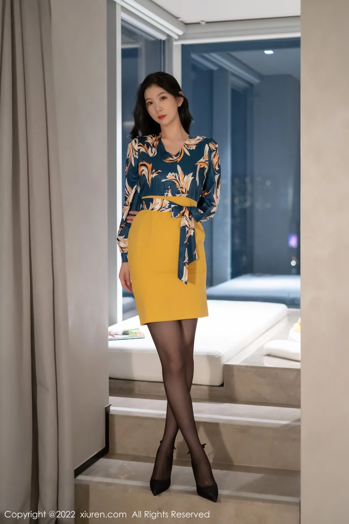 模特李雅柔蓝色图案上衣配黄短裙露性感内衣超薄黑丝诱惑写真51P-第1章-图片2