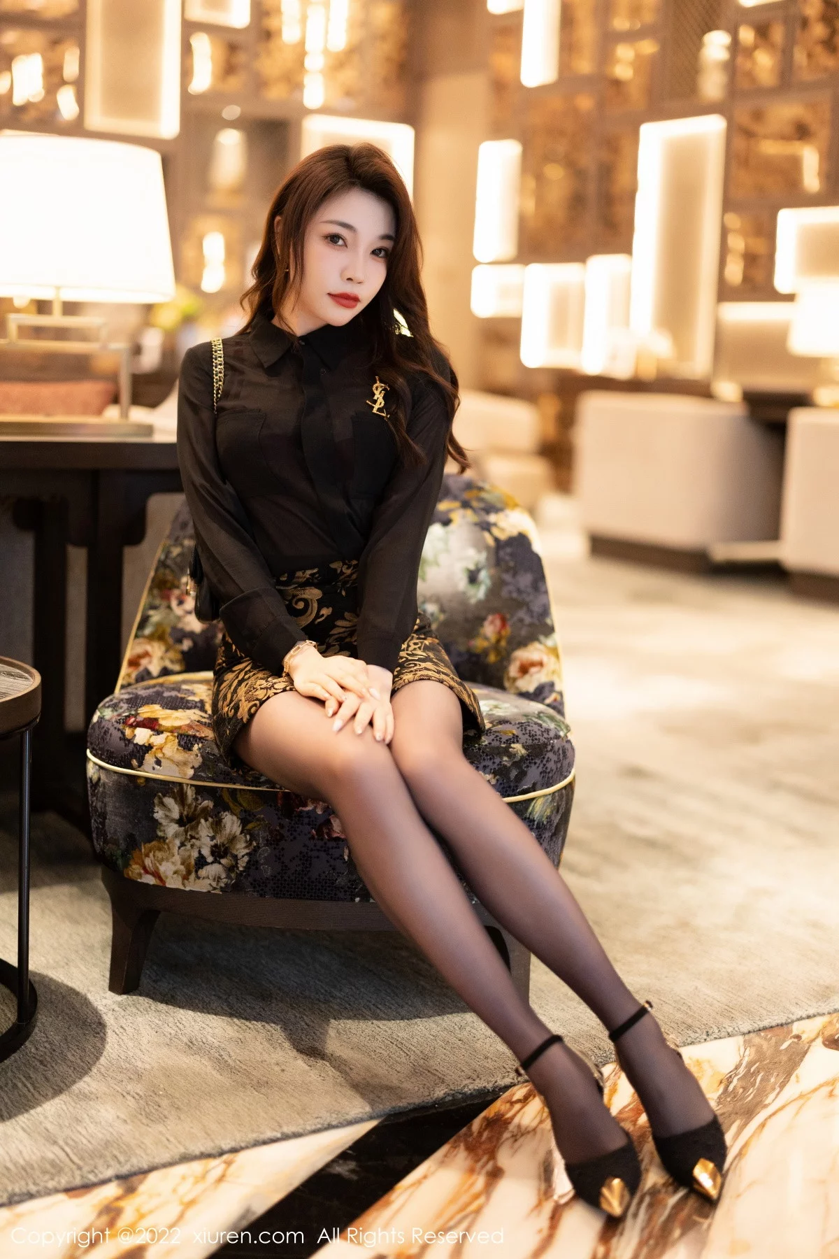 女神徐莉芝Booty黑色轻透上衣配黑短裙露红色蕾丝内衣诱惑写真83P-第1章-图片2