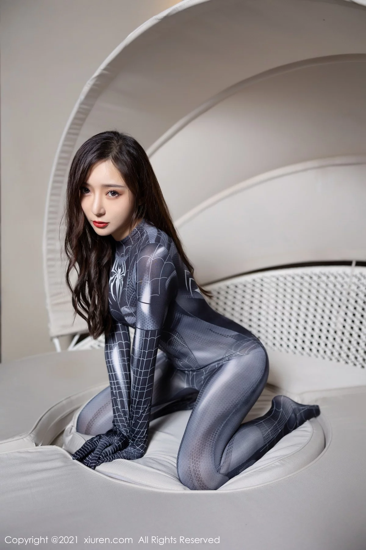 女神王馨瑶yanni深圳旅拍泳池蜘蛛侠服饰半脱秀豪乳诱惑写真62P-第1章-图片2