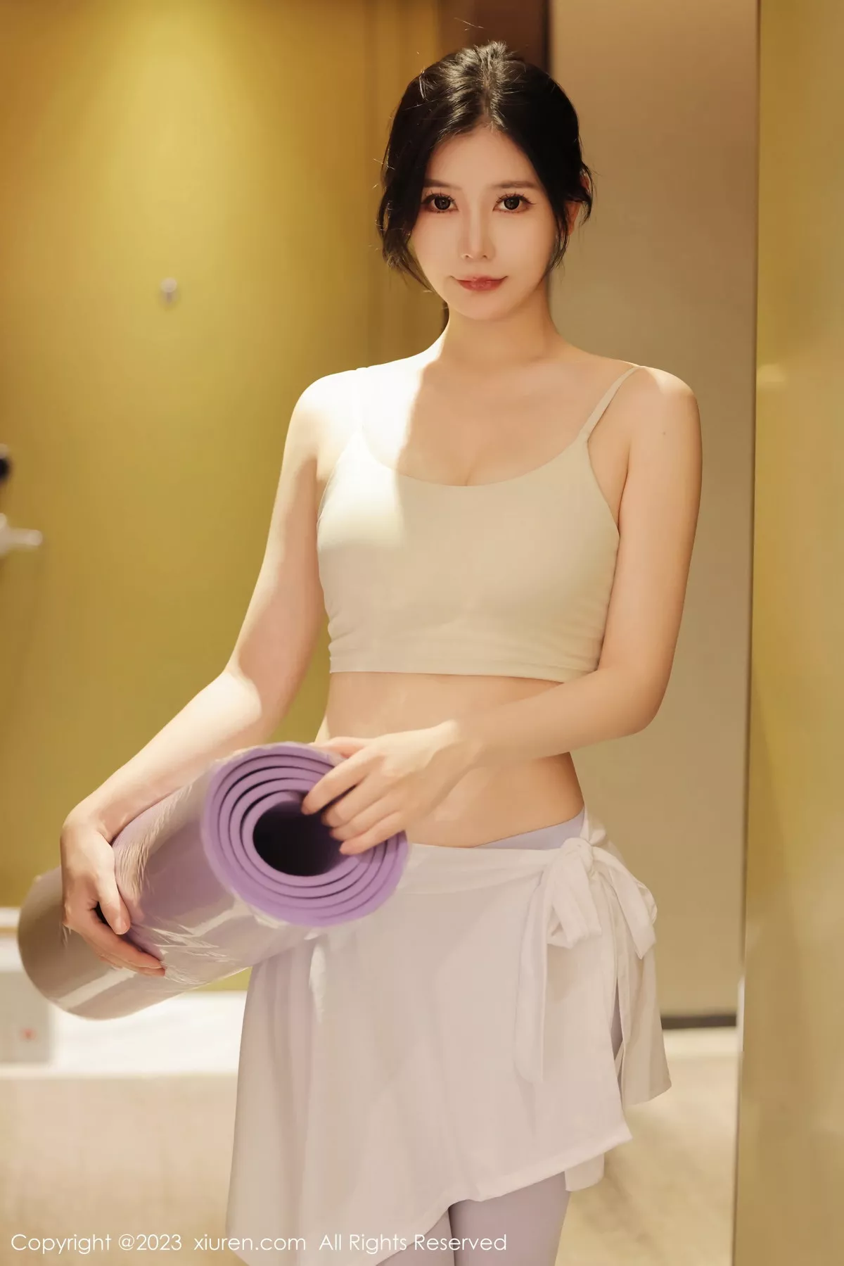 模特尹甜甜健身场所性感浅色瑜伽服饰配开档白丝迷人诱惑写真67P-第1章-图片1