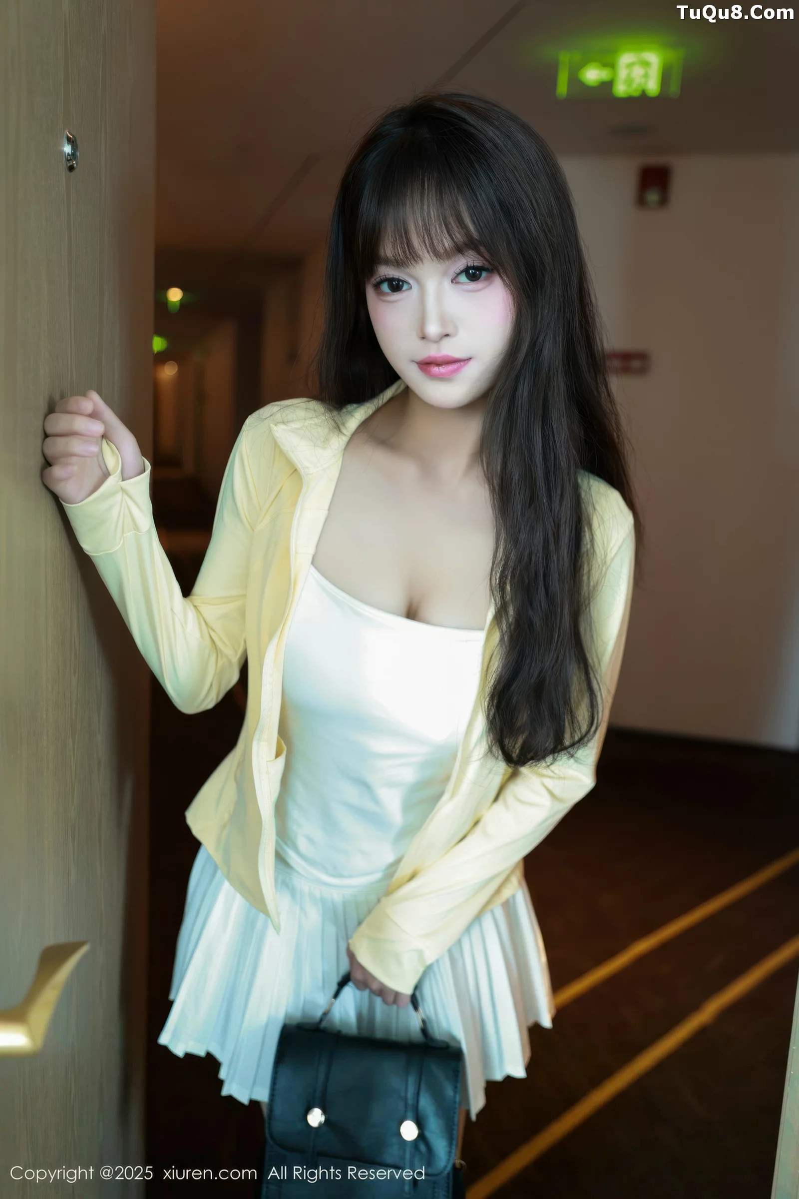 模特糯咪性感白色低胸连衣短裙配白色丝袜秀完美身材诱惑写真82P-第1章-图片3