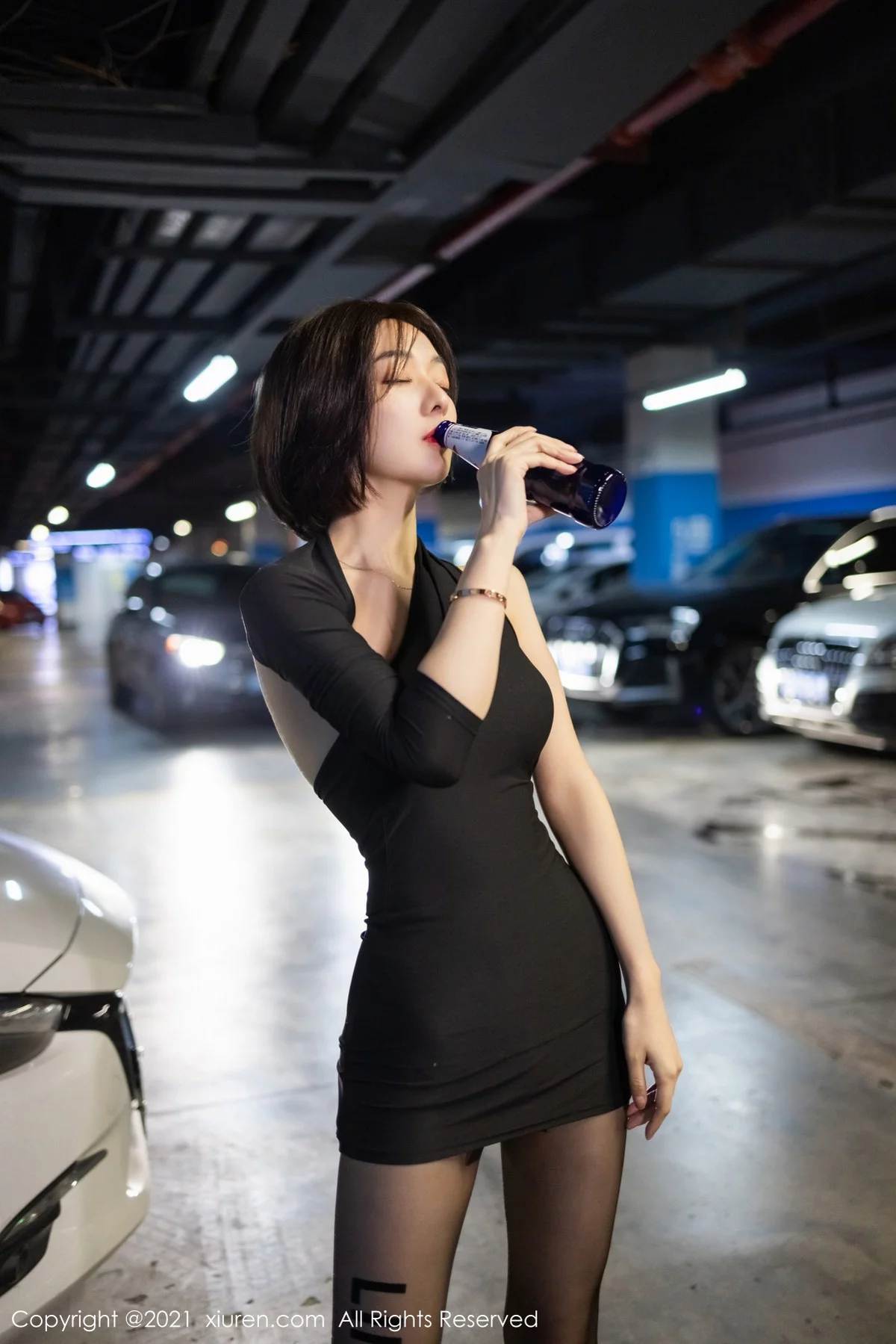 女神Angela00户外剧情主题拍摄低胸礼裙配黑丝裤袜极致魅惑写真48P-第1章-图片3