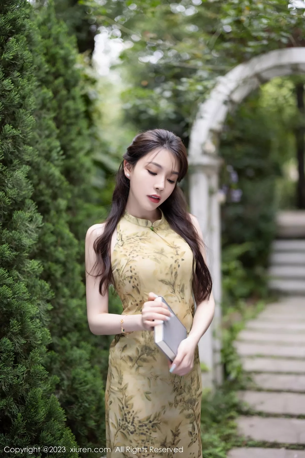 女神徐莉芝Booty欧式文艺风墨绿色内衣配黑丝吊袜迷人诱惑写真81P-第1章-图片1