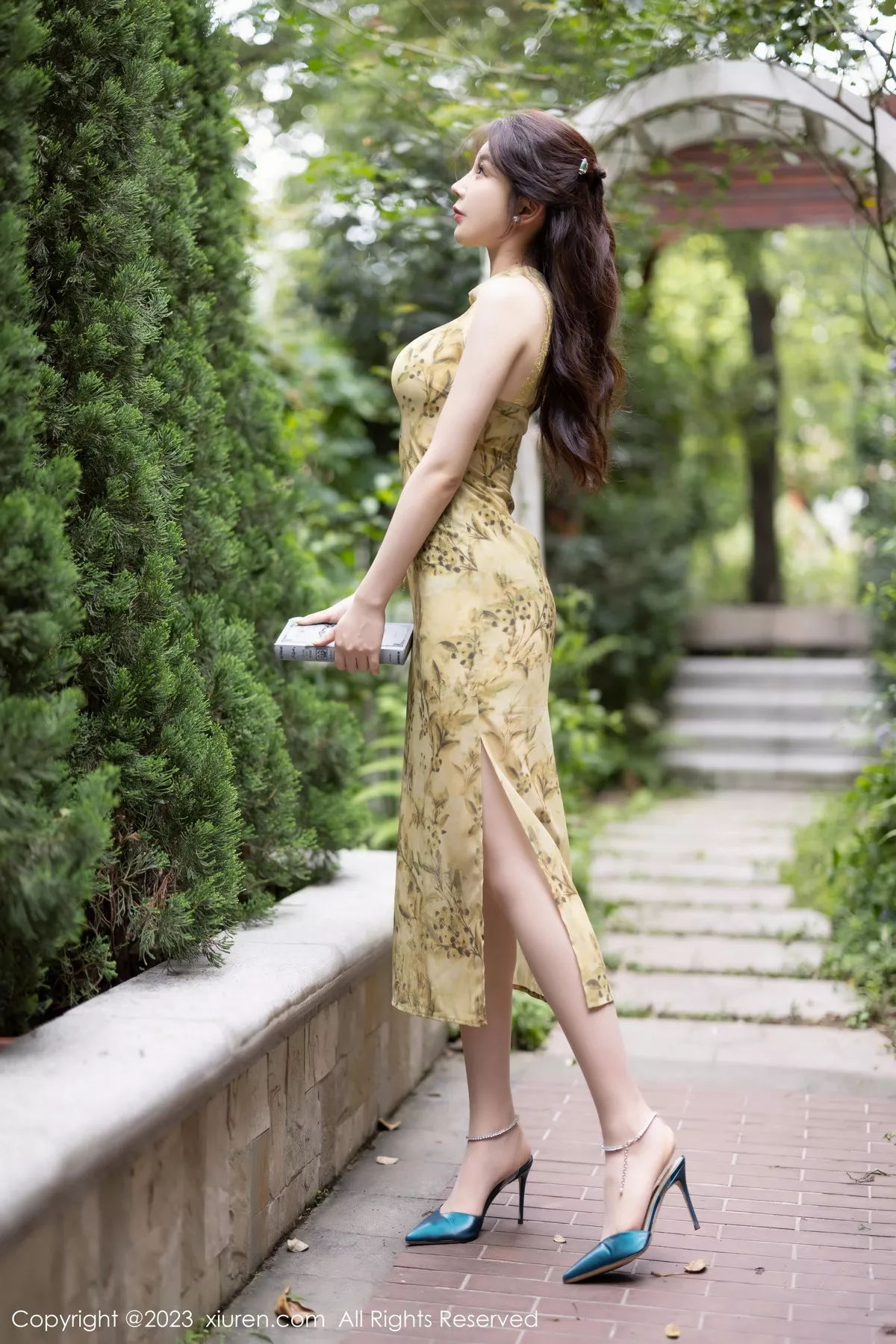 女神徐莉芝Booty欧式文艺风墨绿色内衣配黑丝吊袜迷人诱惑写真81P-第1章-图片3