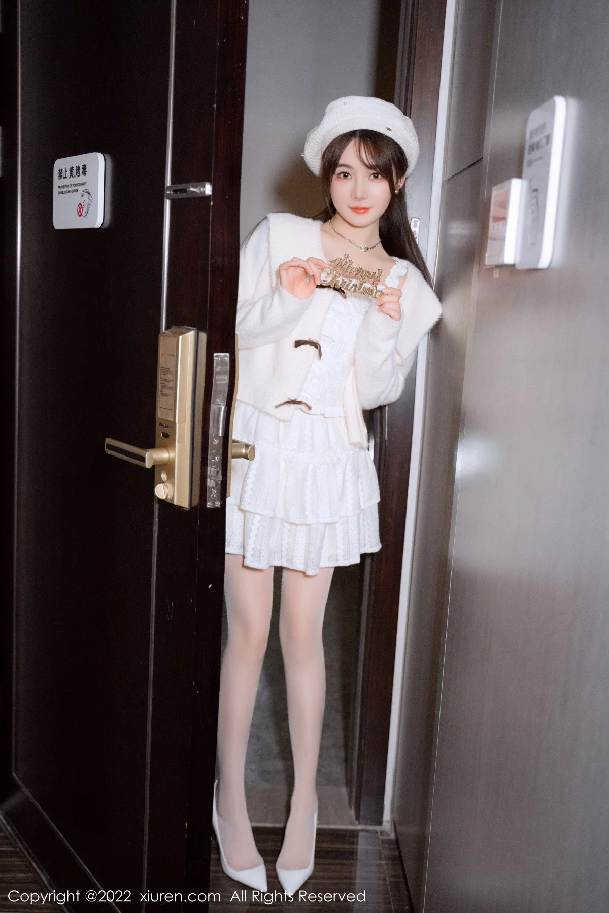 模特婠婠么性感白色毛线上衣配白短裙秀曼妙身姿完美诱惑写真68P-第1章-图片1