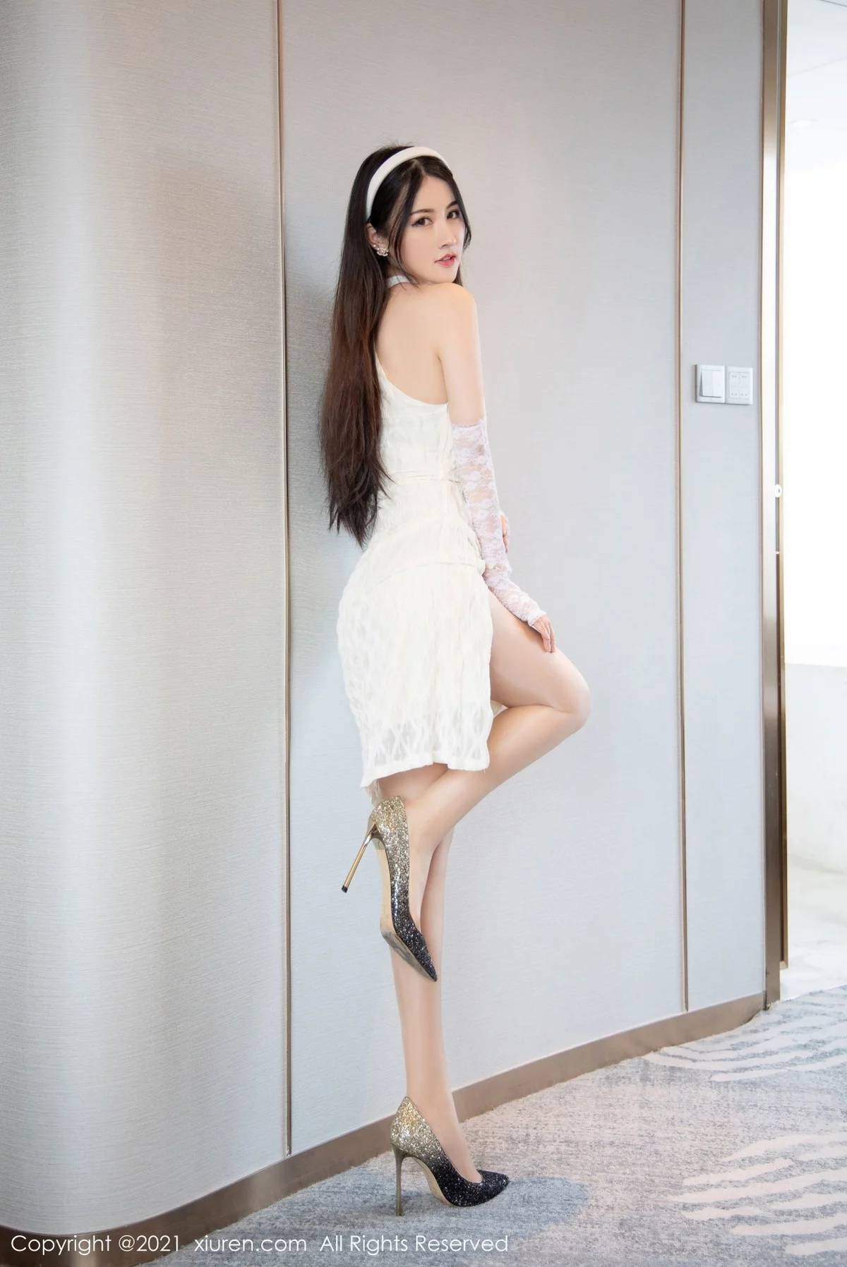 模特诗诗kiki私房白色古韵旗袍半撩露超薄肉丝秀翘臀诱惑写真60P-第1章-图片3