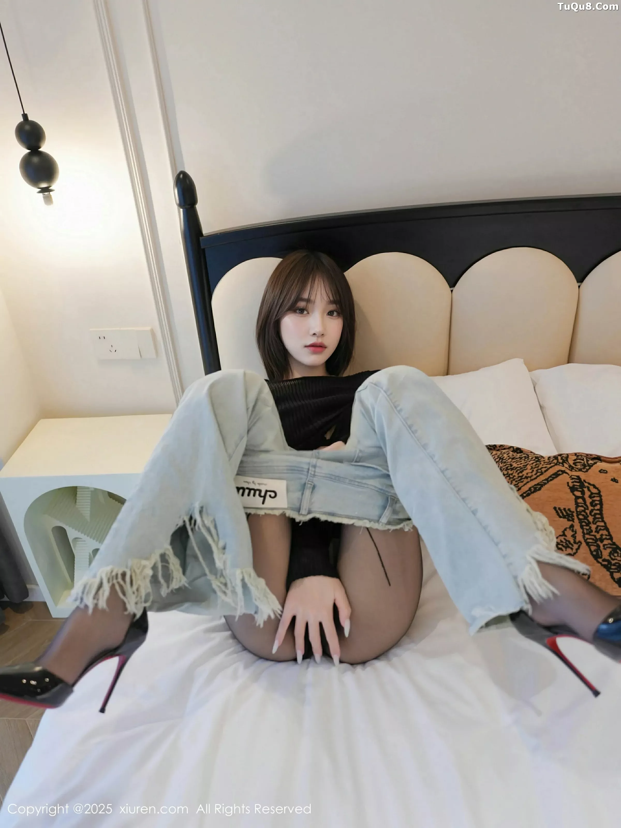 模特汁汁性感蓝色牛仔裤露超薄无内黑丝秀曼妙身姿诱惑写真56P-第1章-图片3