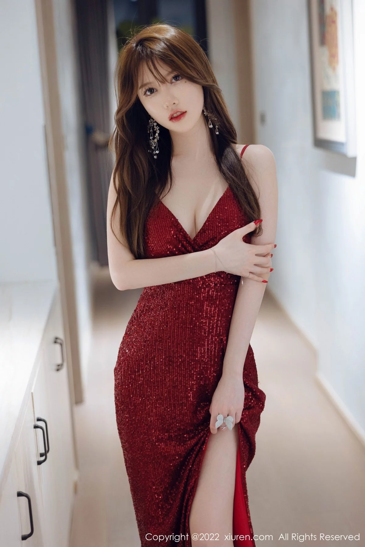 模特美桃酱私房性感红色低胸长裙配超薄肉丝秀完美身材诱惑写真60P-第1章-图片2