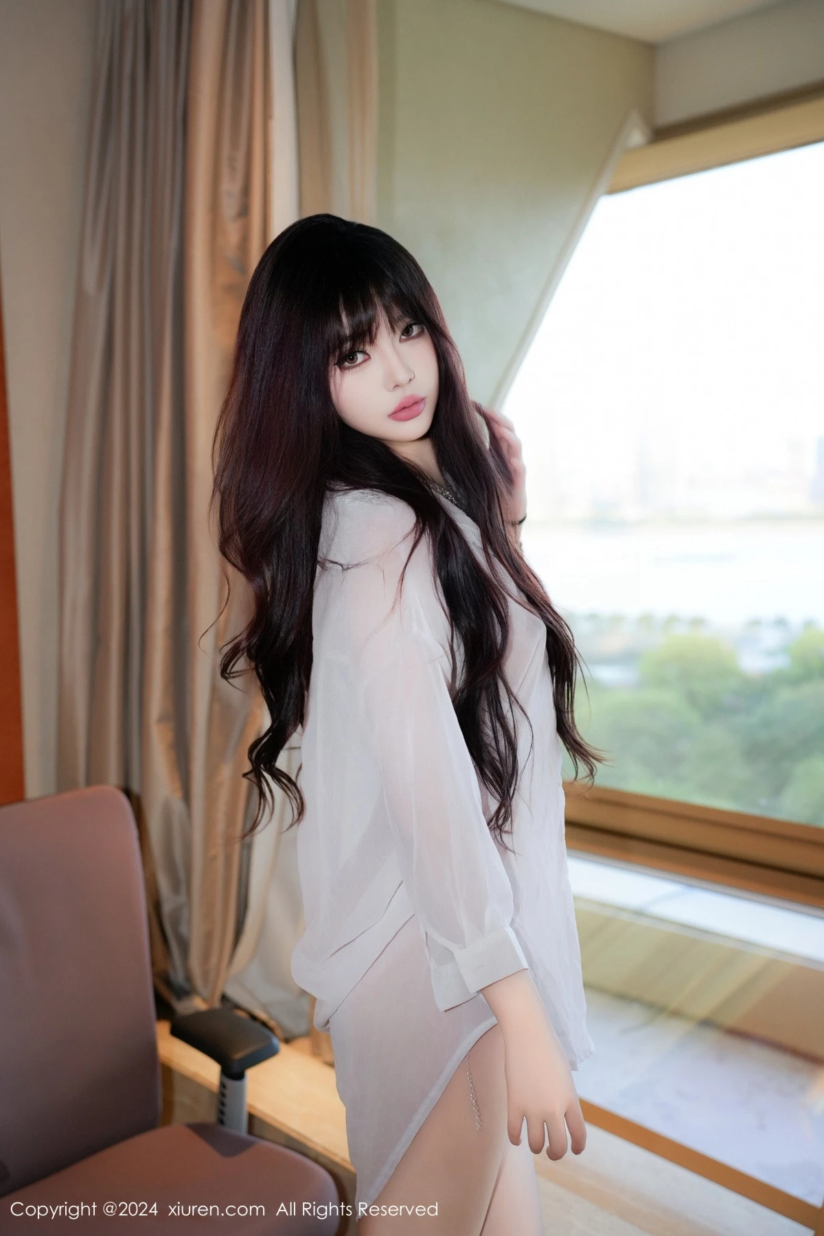 模特酒精阿姨性感白色T恤露银色内衣秀曼妙身姿惹火诱惑写真77P-第1章-图片2