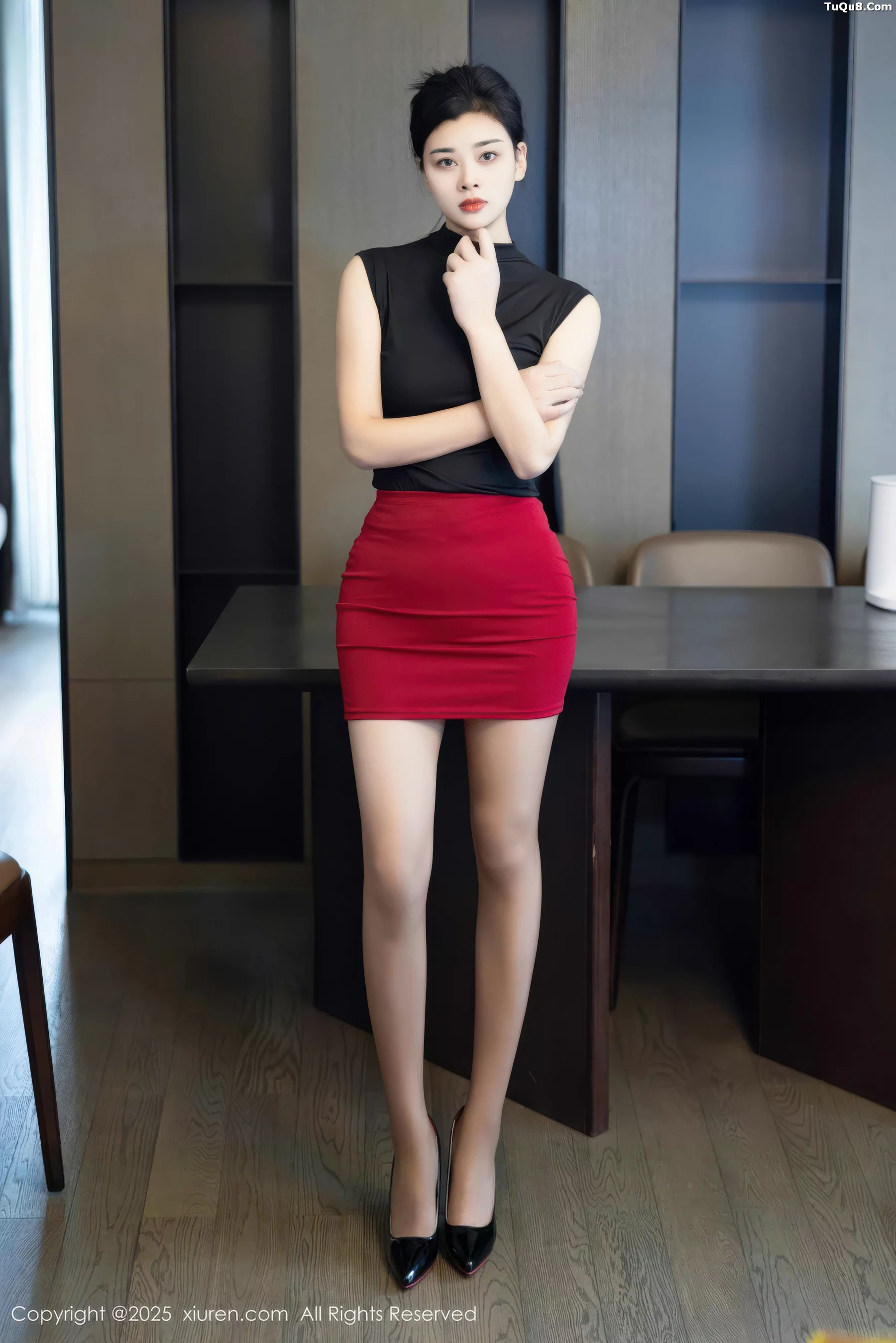 新人模特徐清妍性感黑色OL服饰露超薄黑丝秀曼妙身姿诱惑写真48P-第1章-图片4