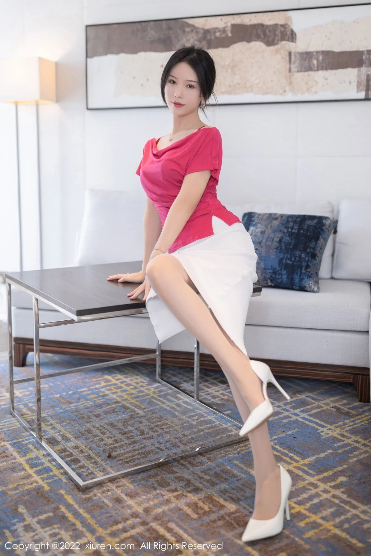 模特利世人妻角色玫红色上衣配白短裙露红色蕾丝内衣诱惑写真82P-第1章-图片1