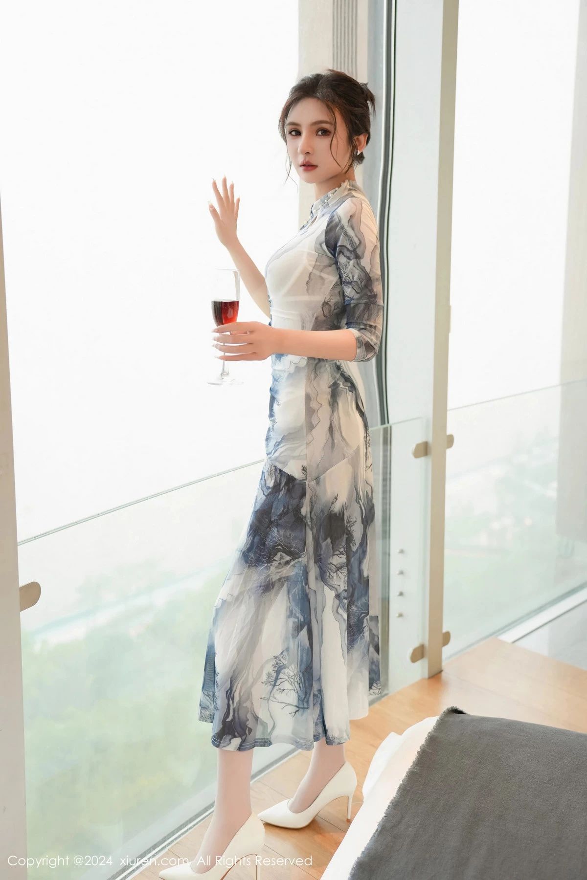 模特Emily尹菲性感白色蕾丝内衣配白丝吊袜秀惹火身材诱惑写真117P-第1章-图片2
