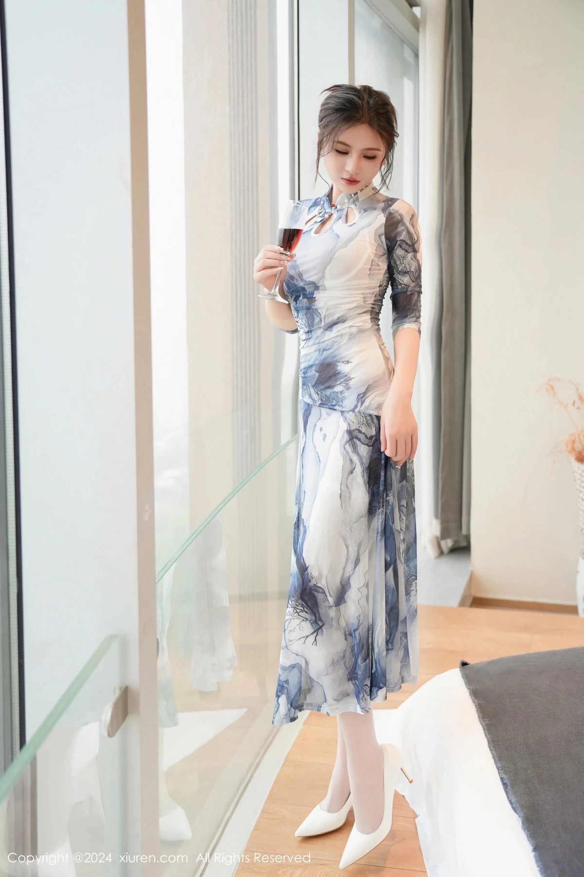 模特Emily尹菲性感白色蕾丝内衣配白丝吊袜秀惹火身材诱惑写真117P-第1章-图片3