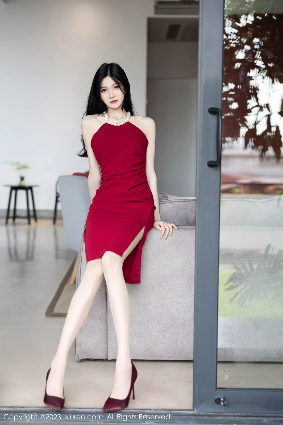 模特程程程性感红色连衣裙+黑色蕾丝情趣服秀苗条身姿诱惑写真80P-第1章-图片1