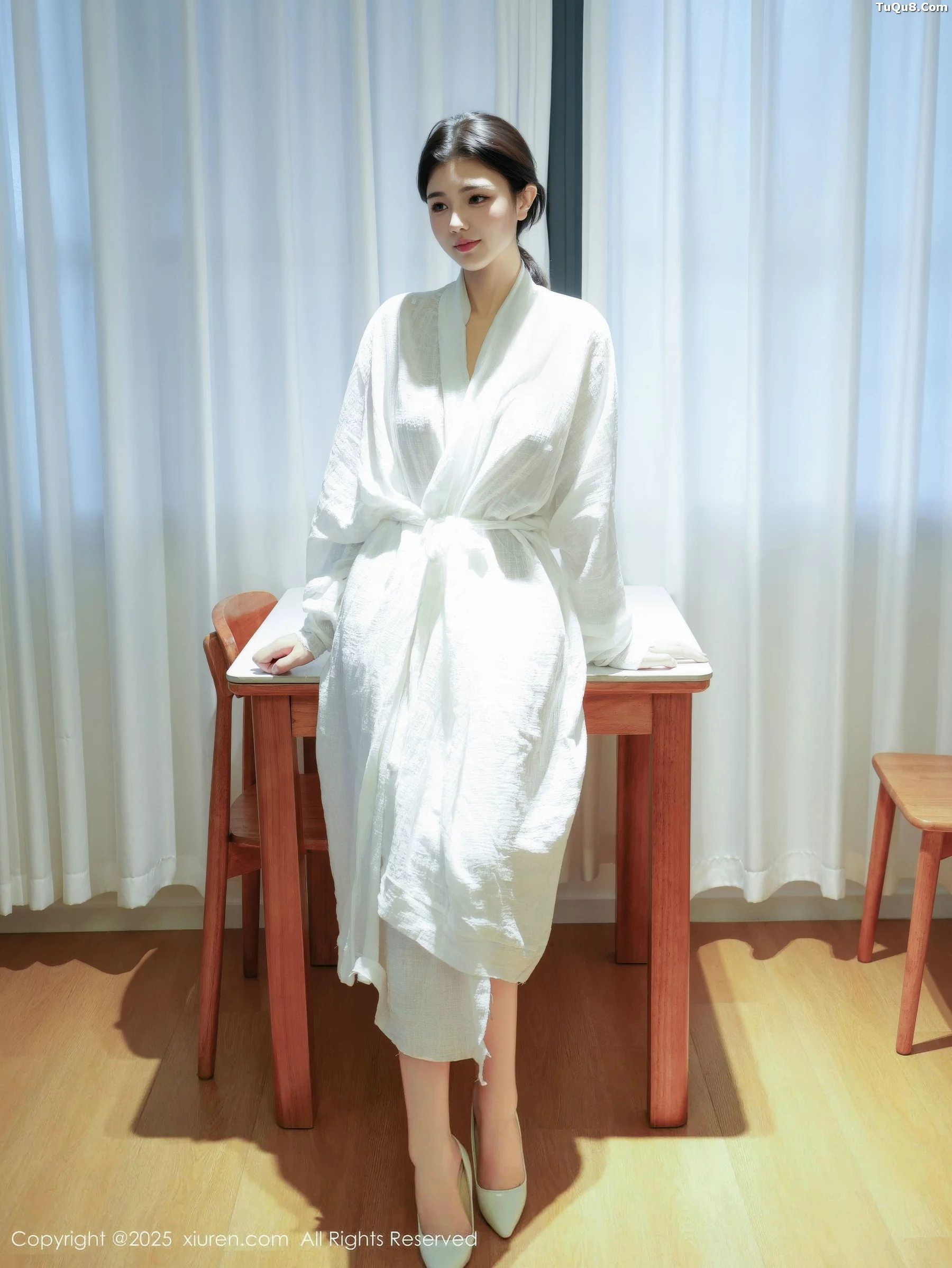 模特林悦溪儿性感白色长浴袍配白色高跟秀修长美腿撩人诱惑写真53P-第1章-图片1