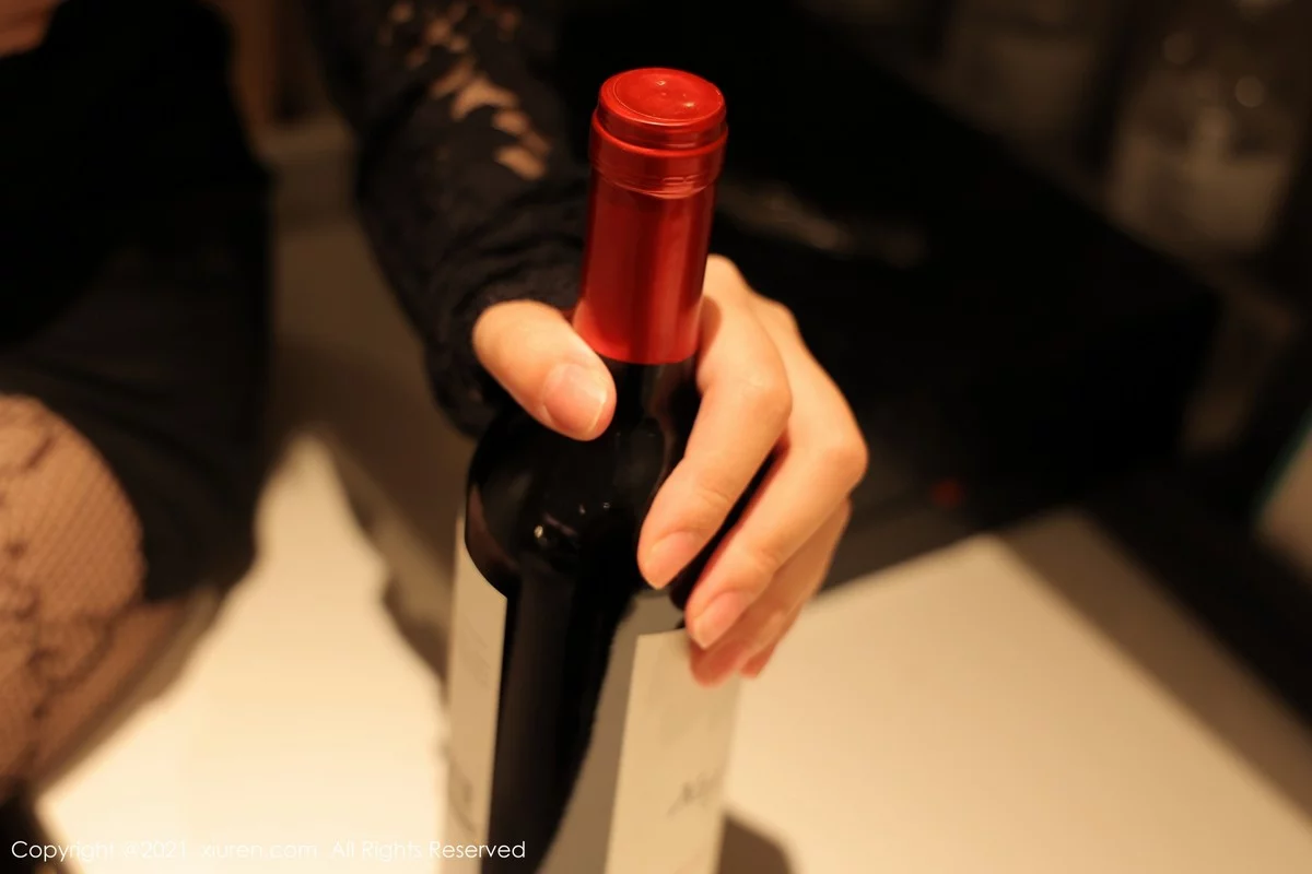 模特summer宝宝独自买醉主题私房浴室缕空服饰撩人诱惑写真75P-第1章-图片3