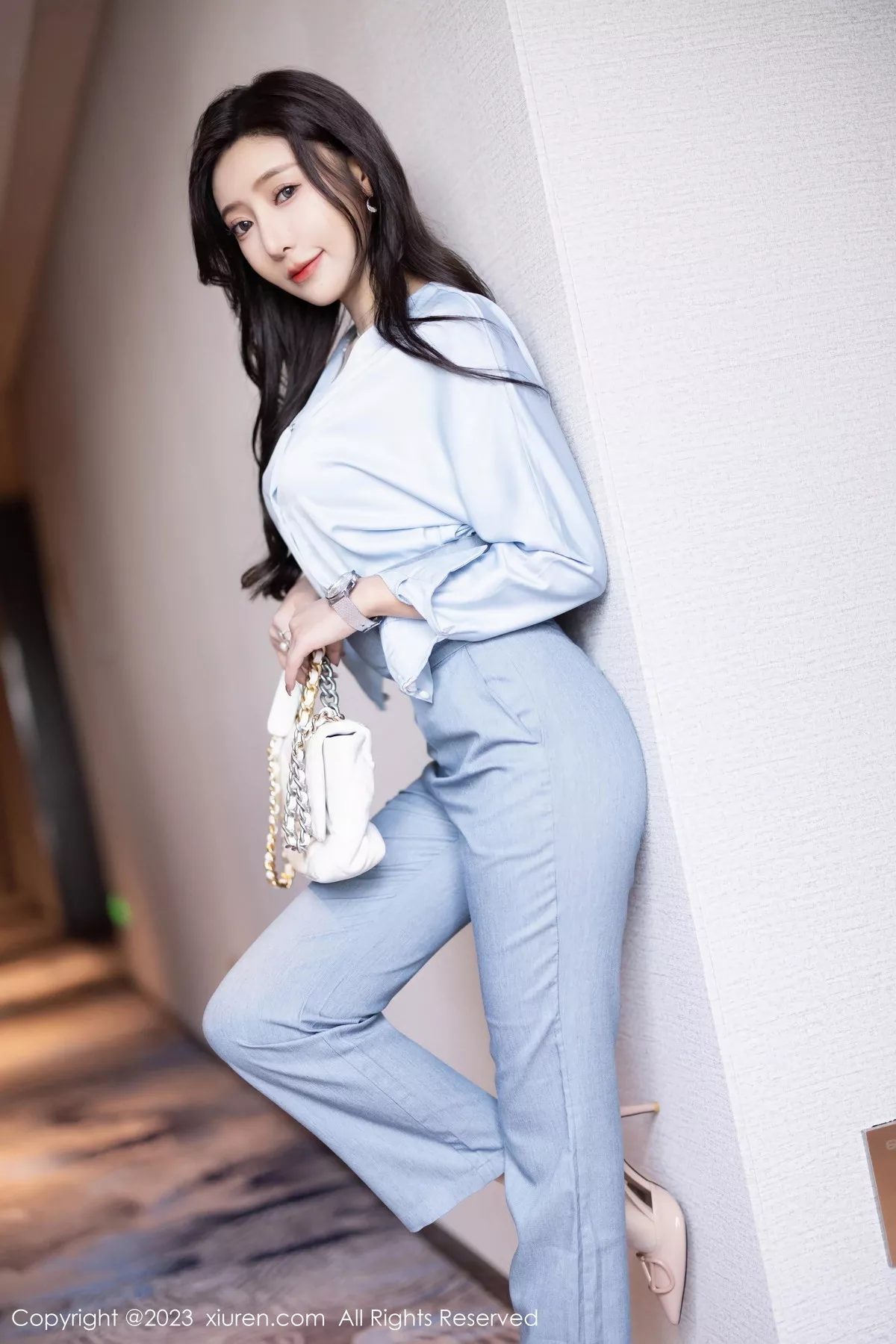 女神王馨瑶yanni浅色Ol服饰露白色蕾丝内衣配超薄肉丝诱惑写真85P-第1章-图片3