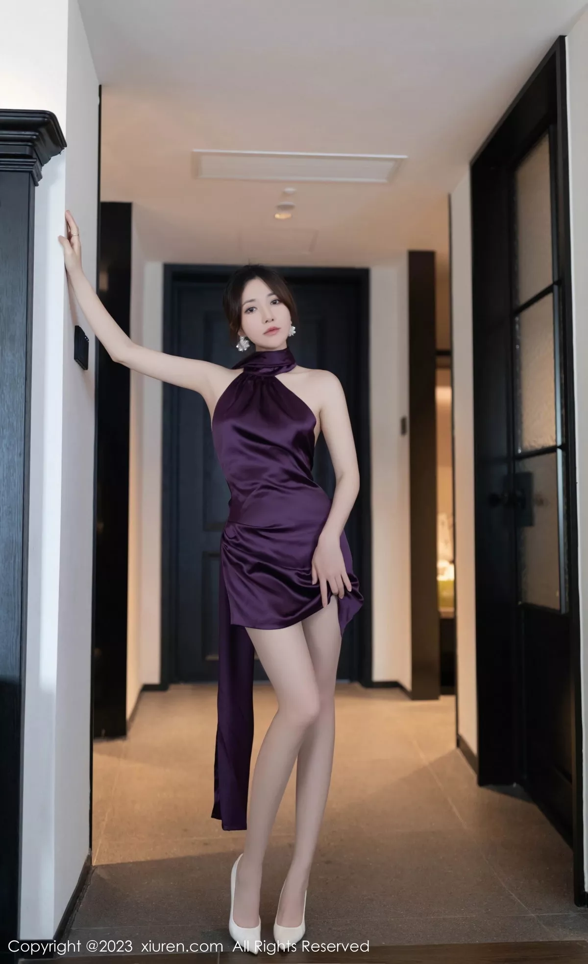 模特鱼子酱Fish性感紫色连衣短裙配超薄肉丝秀曼妙身姿诱惑写真81P-第1章-图片1