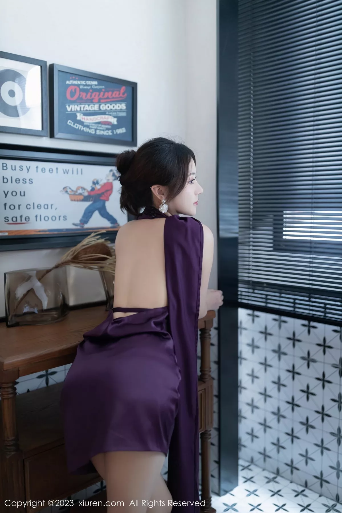 模特鱼子酱Fish性感紫色连衣短裙配超薄肉丝秀曼妙身姿诱惑写真81P-第1章-图片3