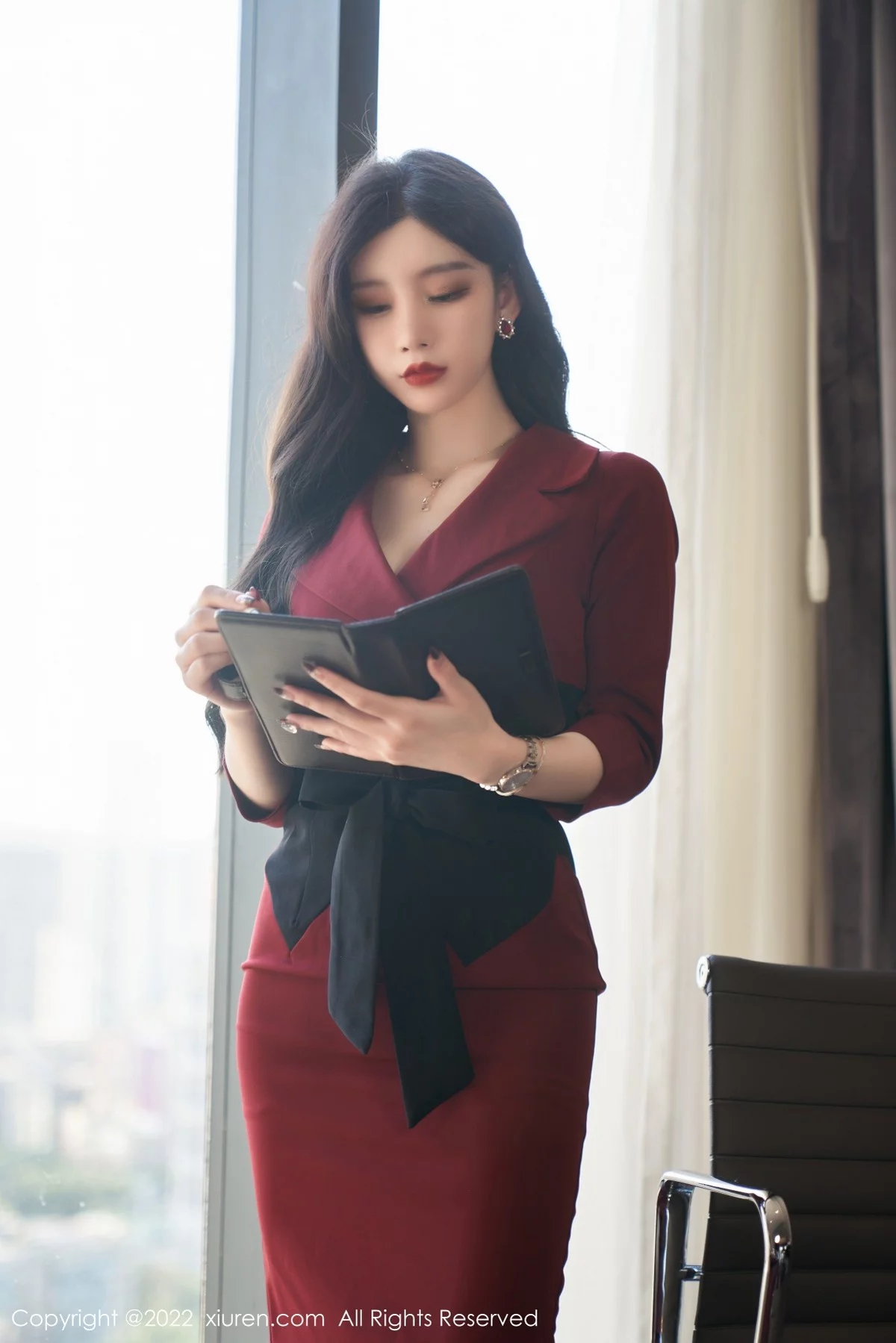 女神周于希Sally脱红色外衣露性感黑色内衣超薄黑丝迷人诱惑写真76P-第1章-图片3