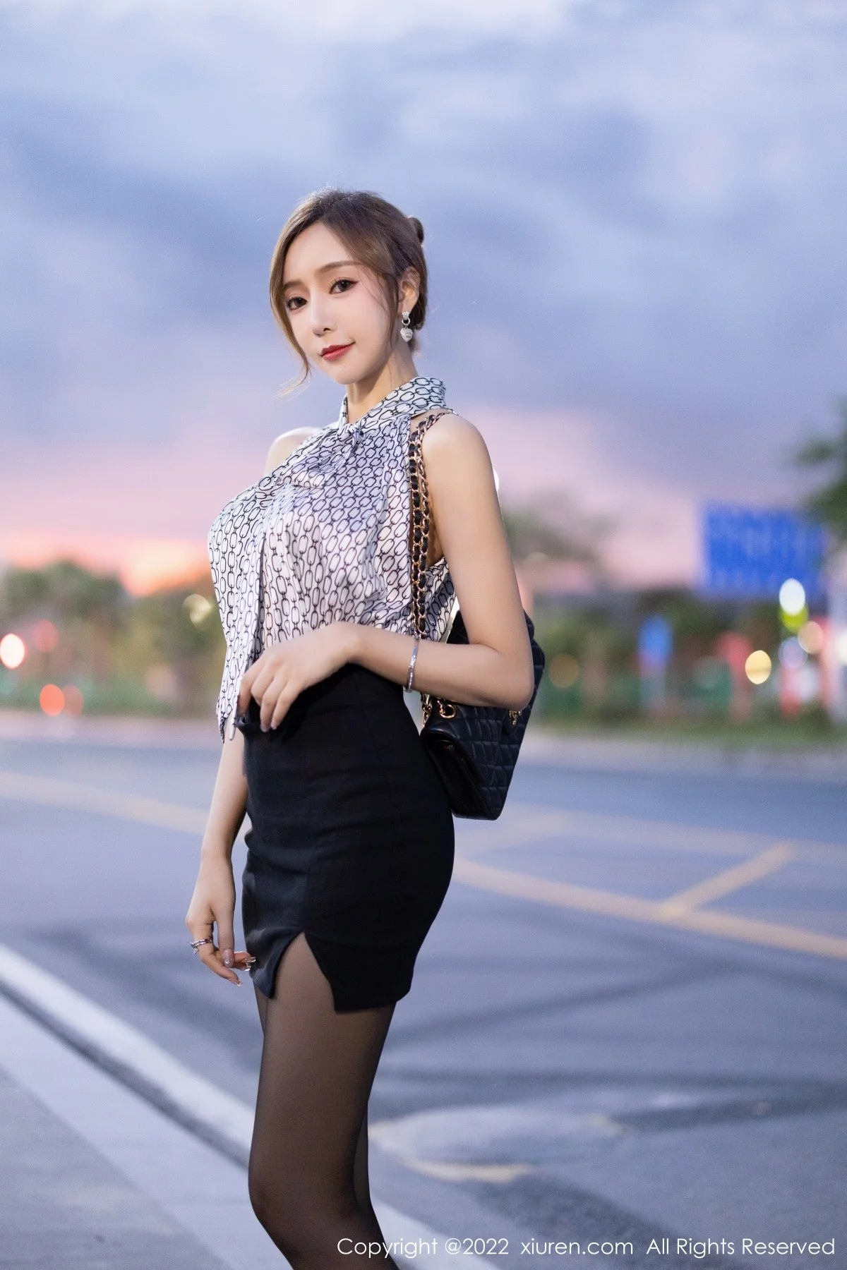 女神王馨瑶yanni私房超薄无内黑丝系列秀完美身材撩人诱惑写真78P-第1章-图片2