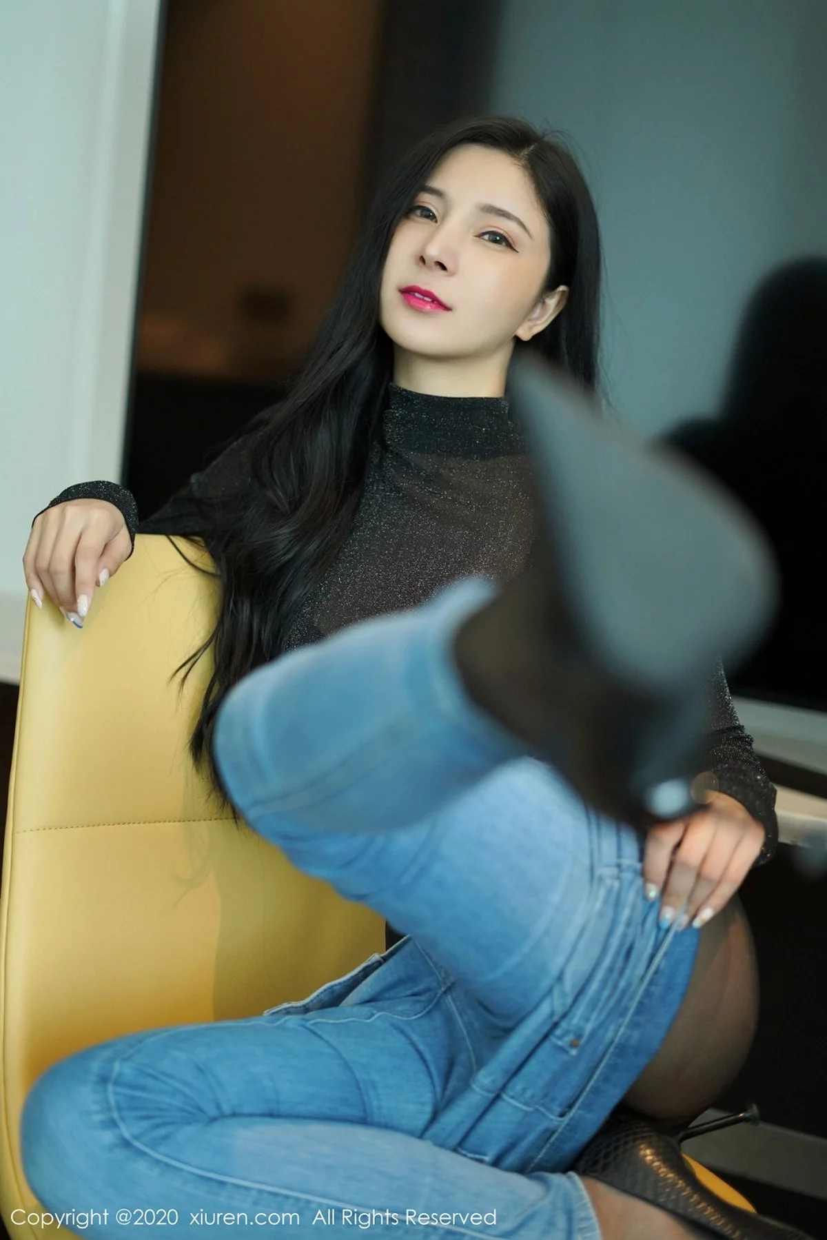 嫩模小蛮妖Yummy私房牛仔裤半脱露超薄黑丝裤袜秀翘臀诱惑写真67P-第1章-图片1