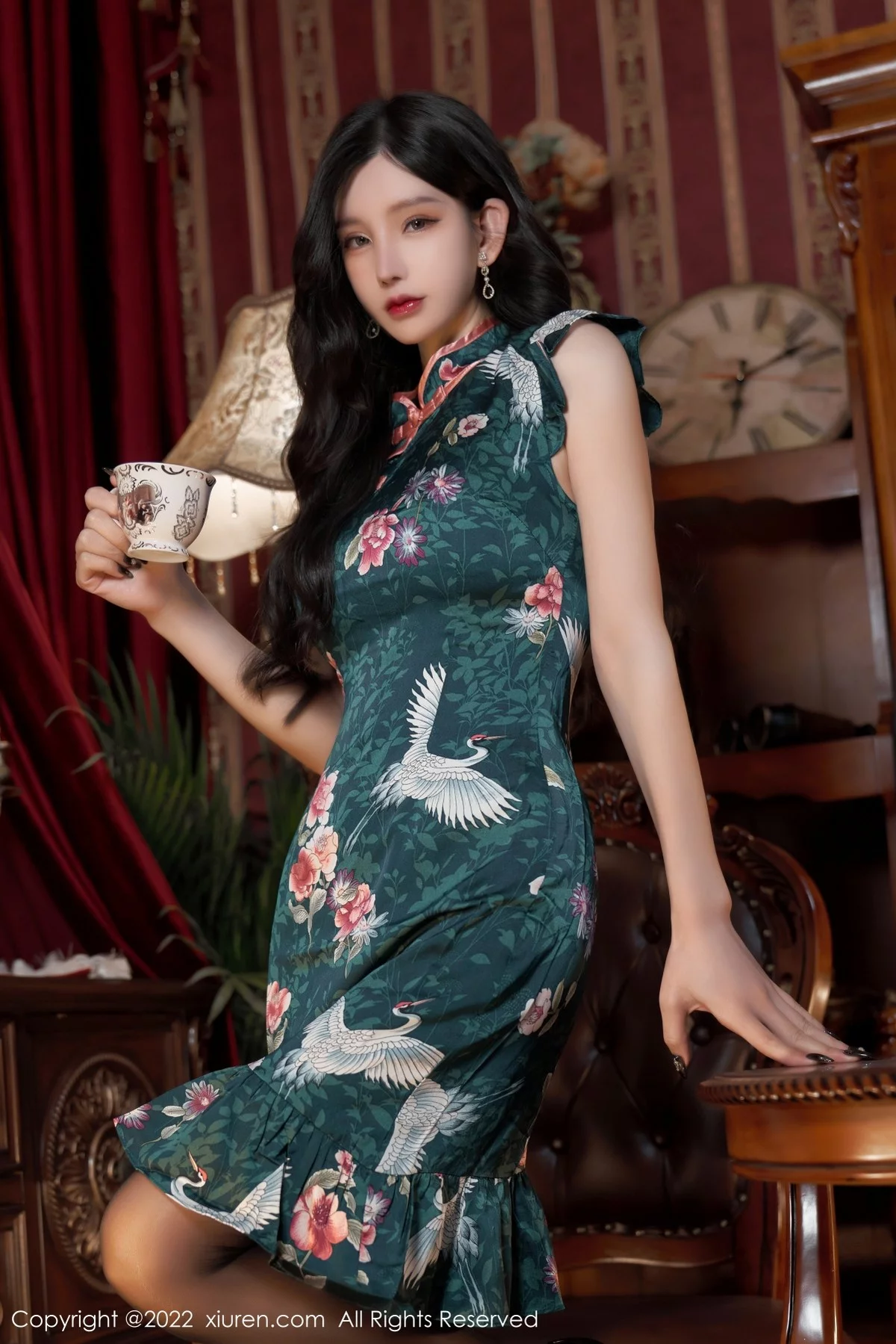 女神周于希Sally三亚旅拍脱旗袍露性感内衣无内黑丝极致魅惑写真80P-第1章-图片1