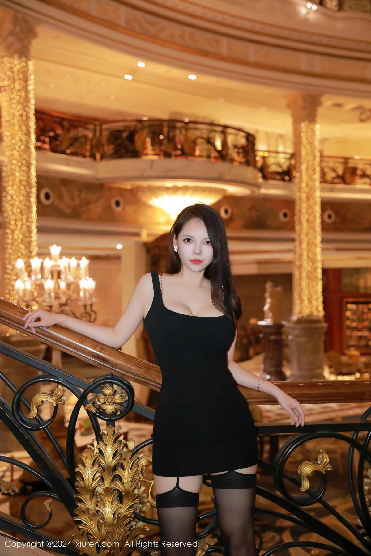 模特大美妞儿黑色连衣短裙露红色内衣配黑丝吊袜秀美腿诱惑写真76P-第1章-图片3