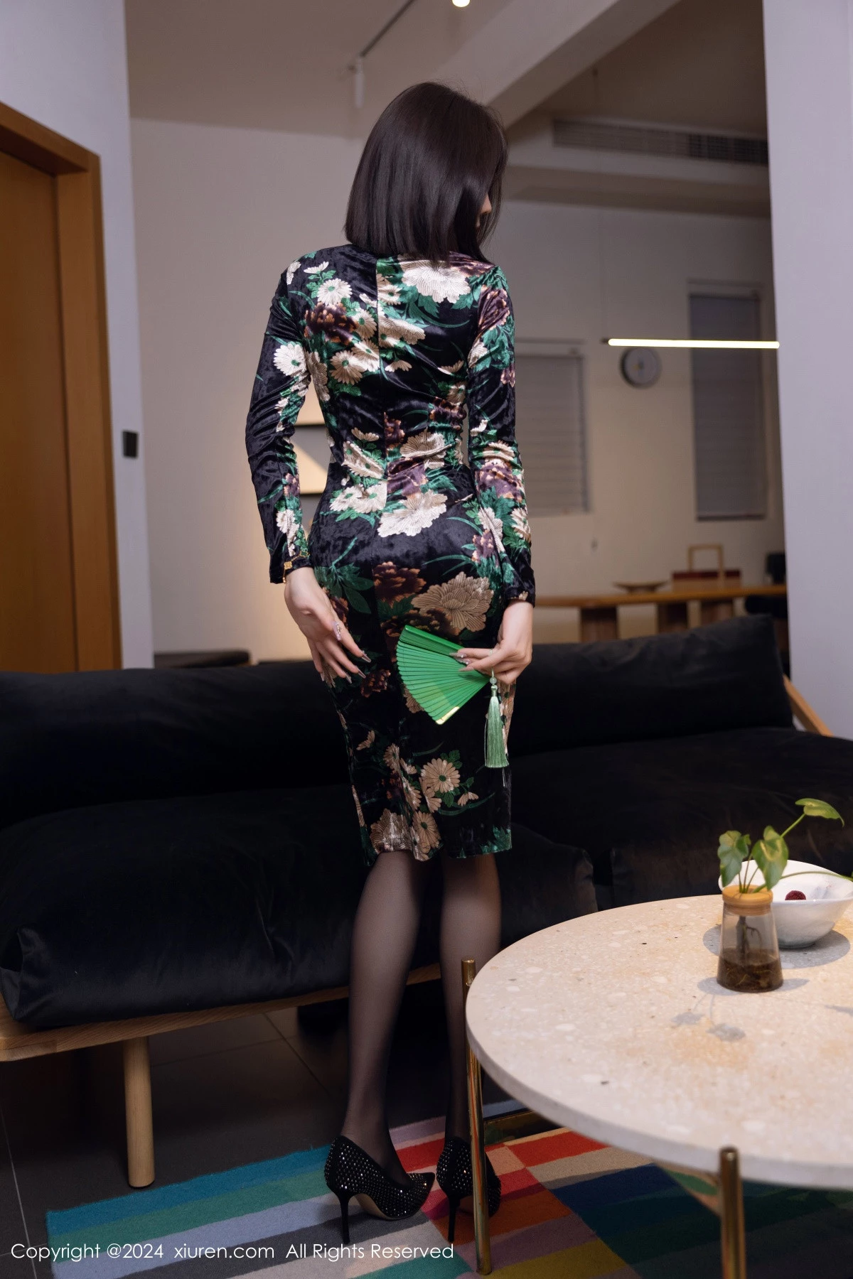 女神徐莉芝Booty性感深色图案旗袍配超薄黑丝秀曼妙身姿诱惑写真88P-第1章-图片3
