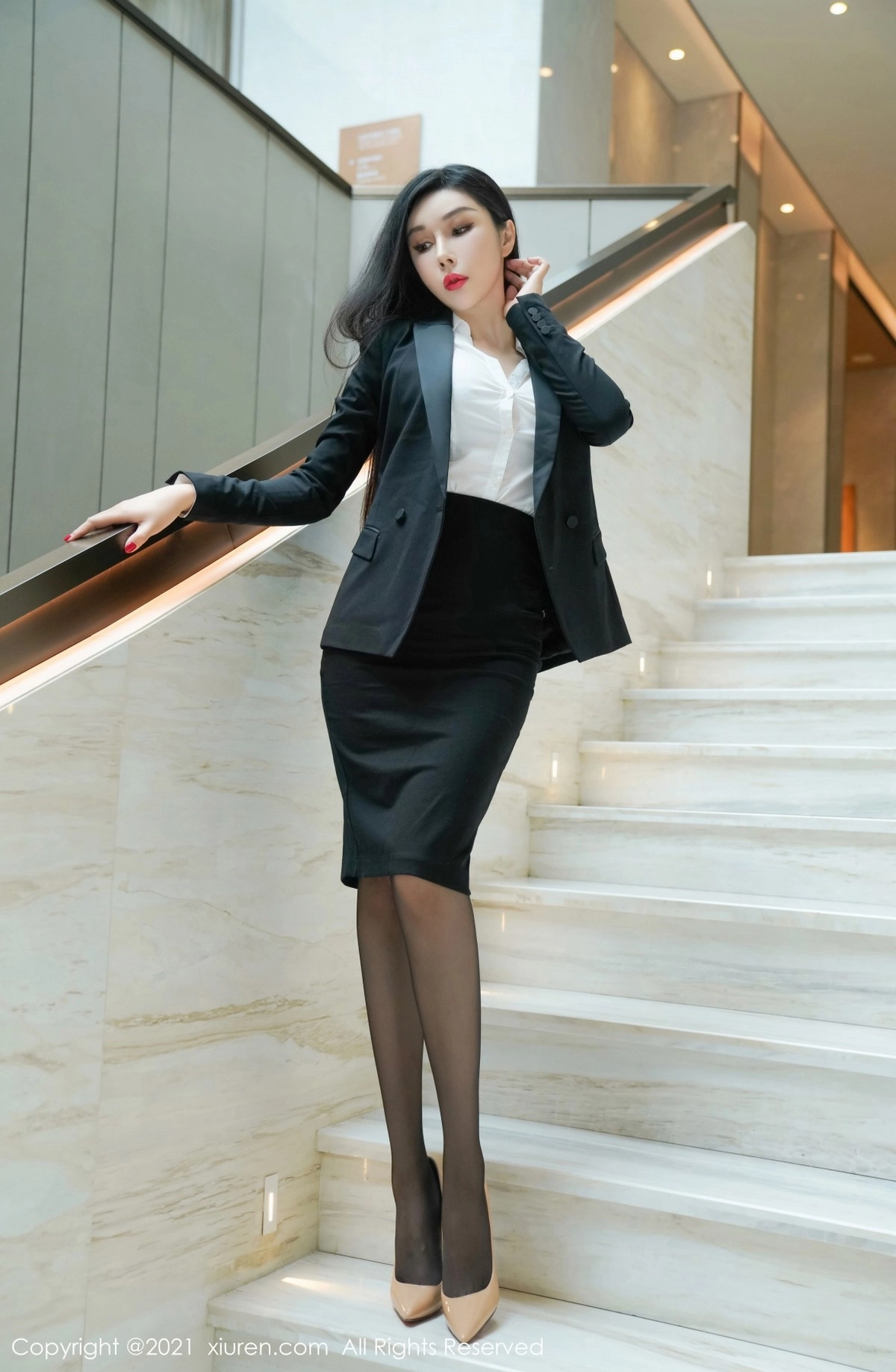 模特田冰冰经典职场OL主题撩裙露开档黑丝秀翘臀惹火诱惑写真66P-第1章-图片1