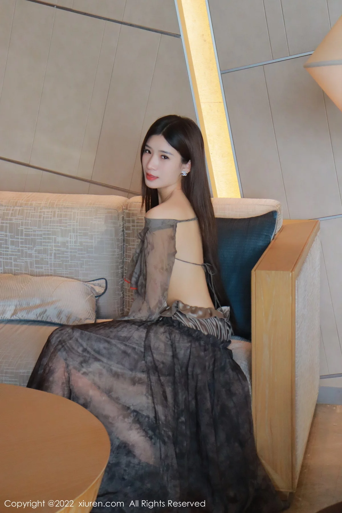 模特hebe韩心雨暗灰色上衣配性感长裙露丁字裤秀翘臀诱惑写真50P-第1章-图片1