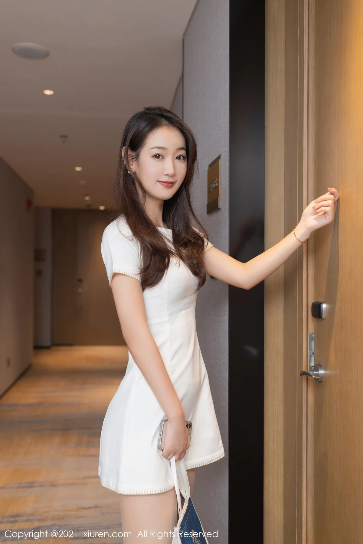 模特唐安琪借宿学长家主题私房脱白色连身裙露蕾丝内裤诱惑写真78P-第1章-图片3