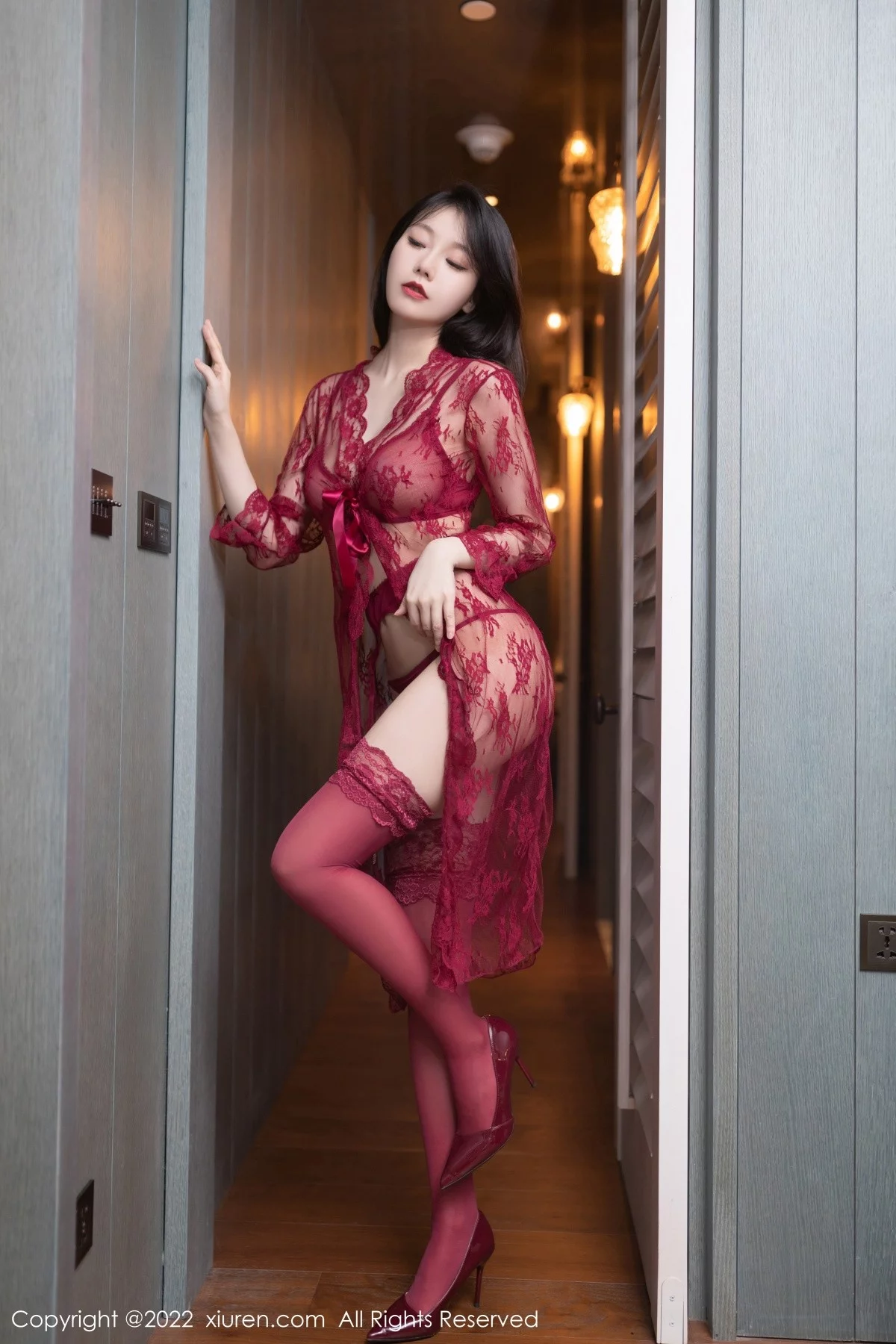 模特安然anran云南旅拍红色轻透情趣服配蕾丝袜撩人诱惑写真85P-第1章-图片1