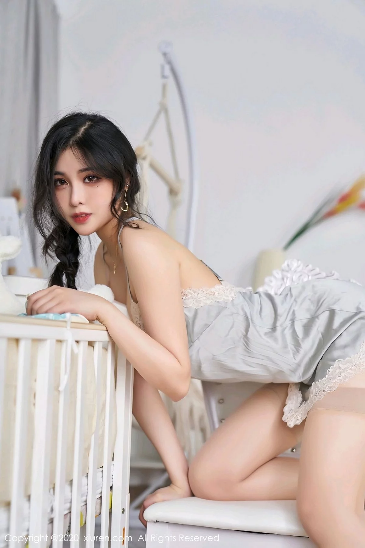 嫩模韩静安典雅蕾丝吊裙配朦胧丝袜秀翘臀美腿极致诱惑写真50P-第1章-图片1