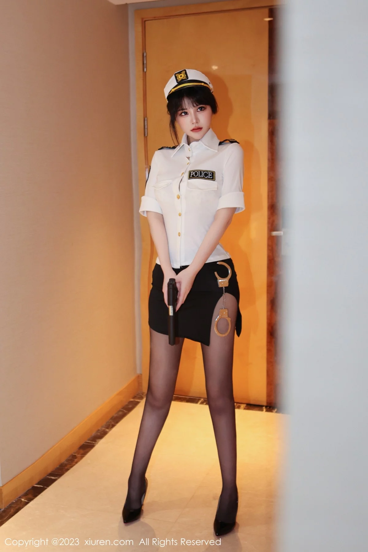 模特桃桃子情趣警察制服露淡黄色蕾丝内衣秀曼妙身姿诱惑写真92P-第1章-图片3