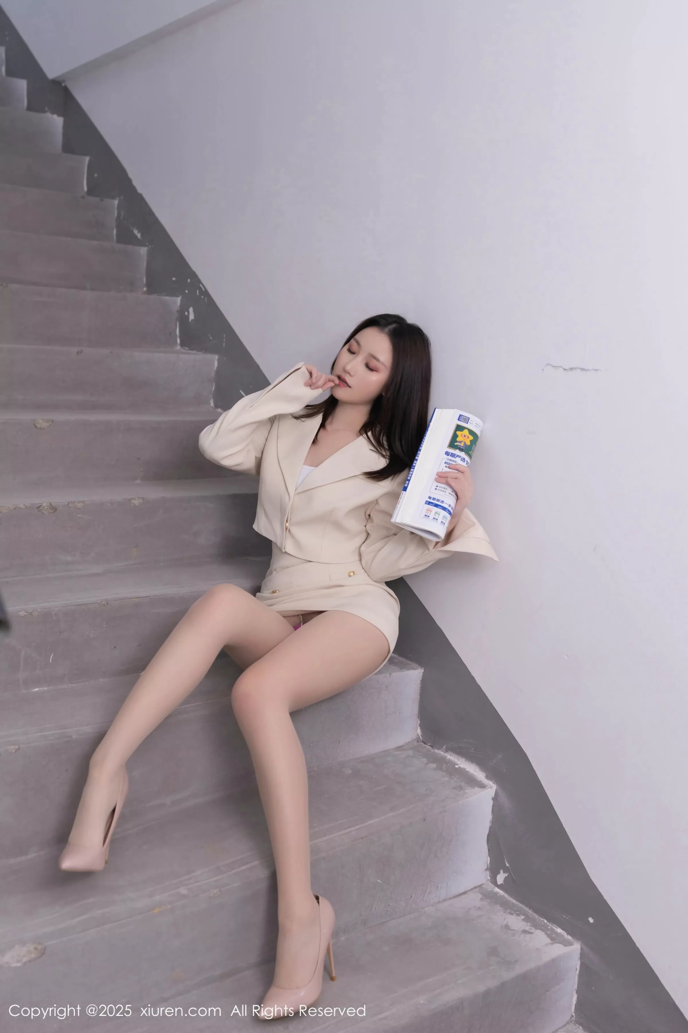 模特杏子Yada性感浅色短裙露超薄肉丝秀曼妙身姿迷人诱惑写真60P-第1章-图片4