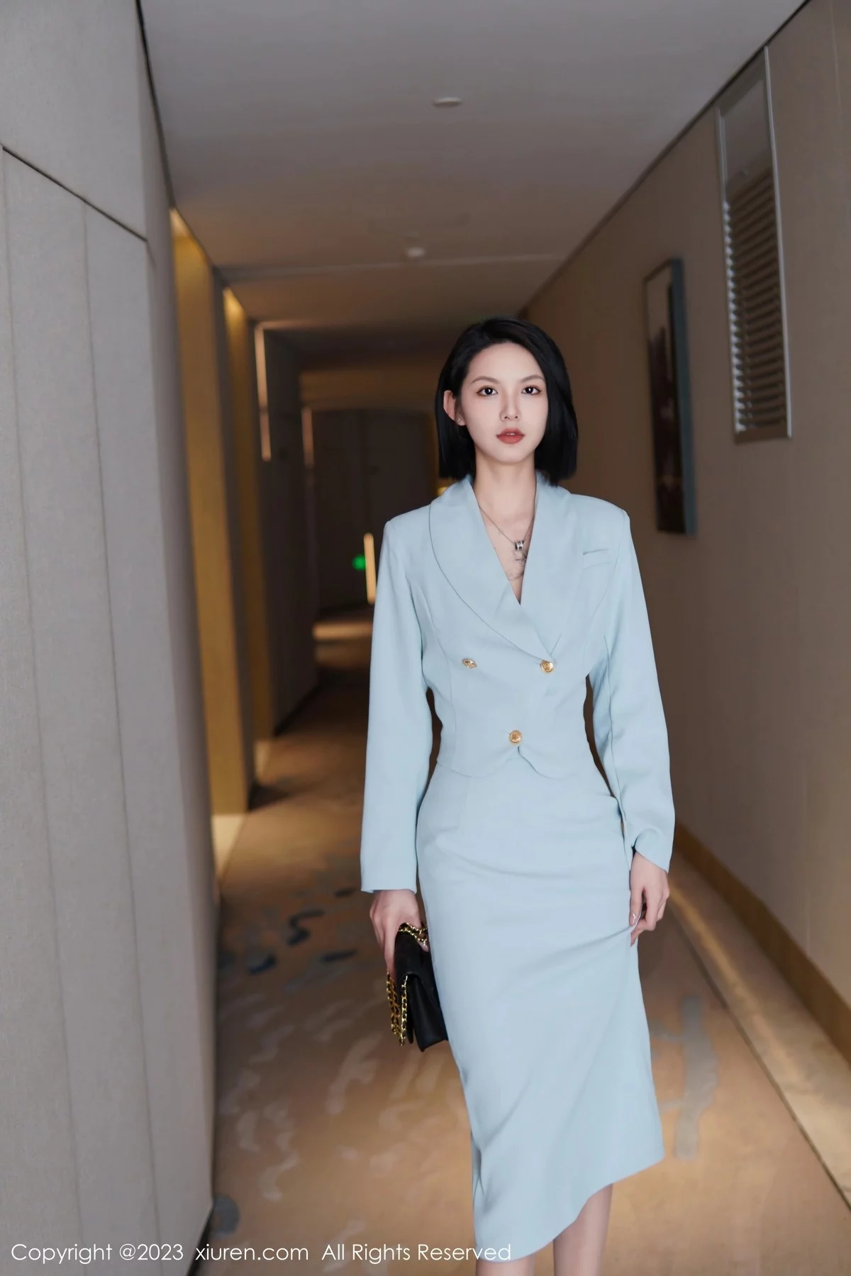 模特乔一一性感淡蓝色Ol服饰露墨绿色内衣配原色丝袜诱惑写真74P-第1章-图片1