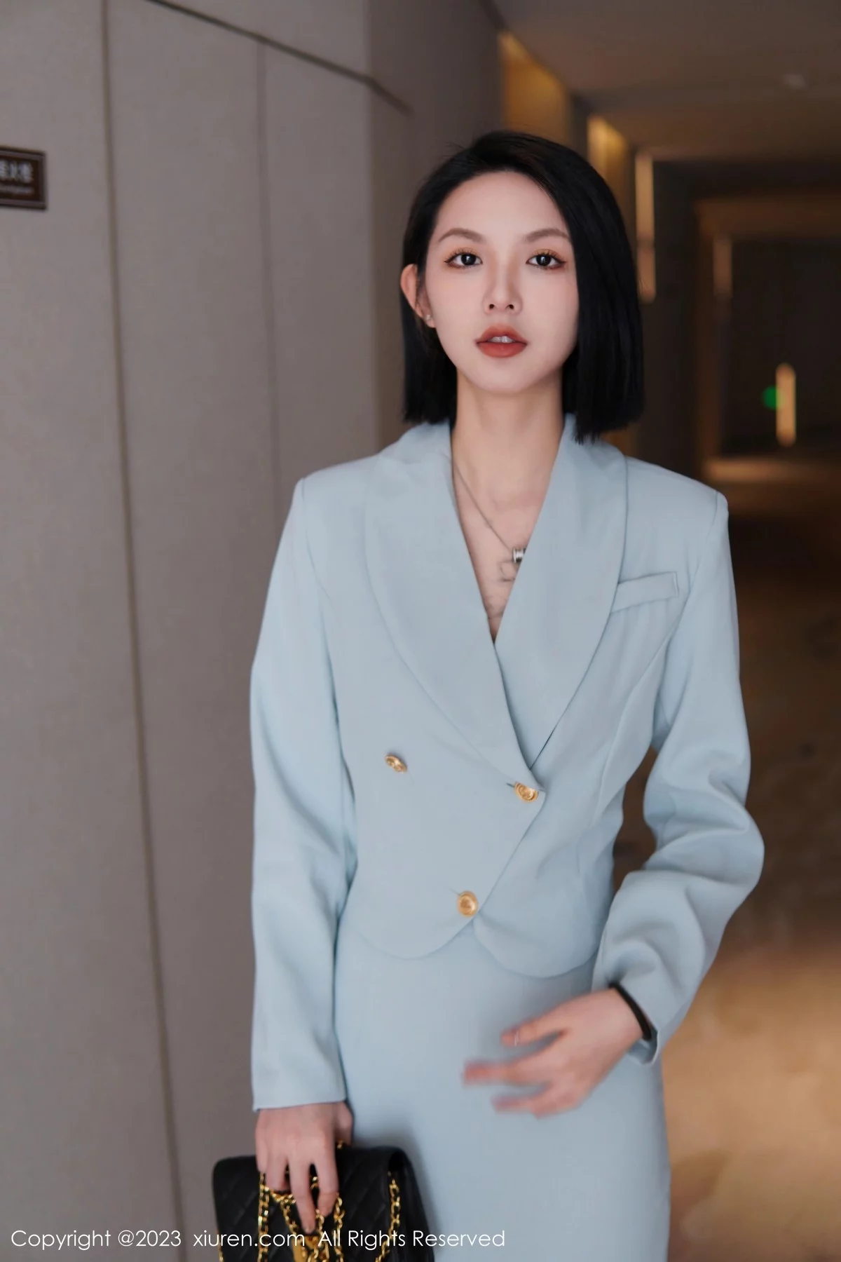 模特乔一一性感淡蓝色Ol服饰露墨绿色内衣配原色丝袜诱惑写真74P-第1章-图片2