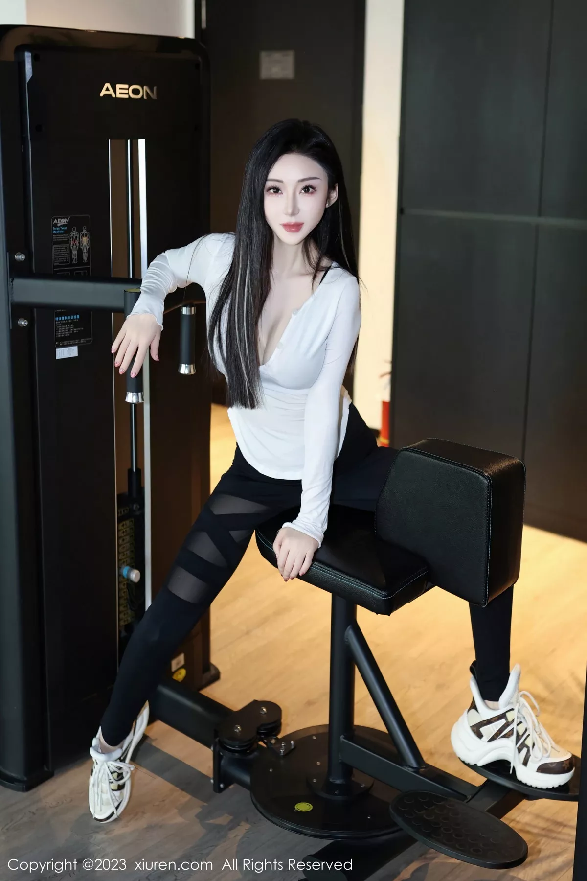 模特田兮白脱白色上衣露性感黑色比基尼服饰秀完美身材诱惑写真89P-第1章-图片1