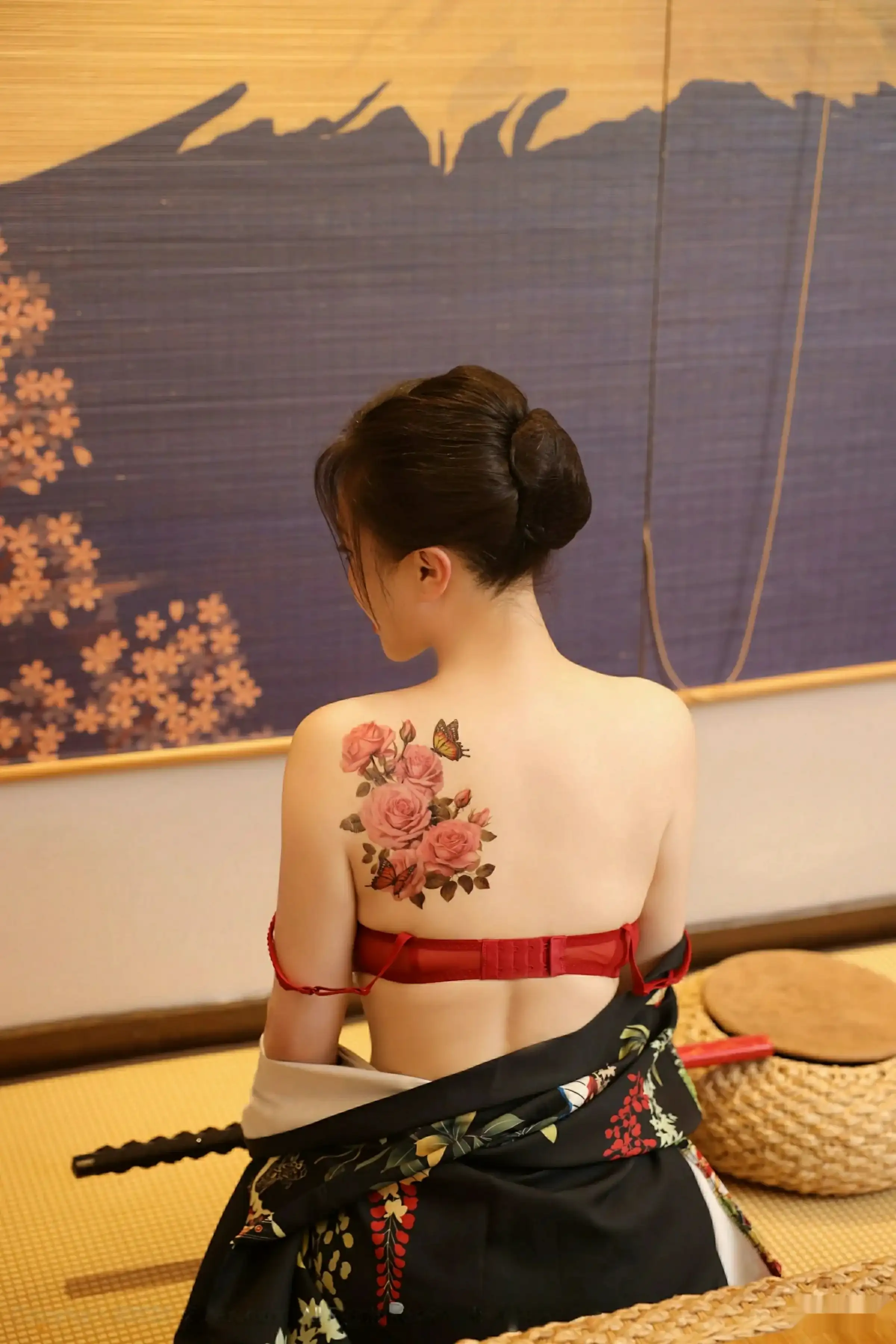 模特苏一诺性感日系黑色服饰露红色内衣秀曼妙身材迷人诱惑写真80P-第1章-图片1