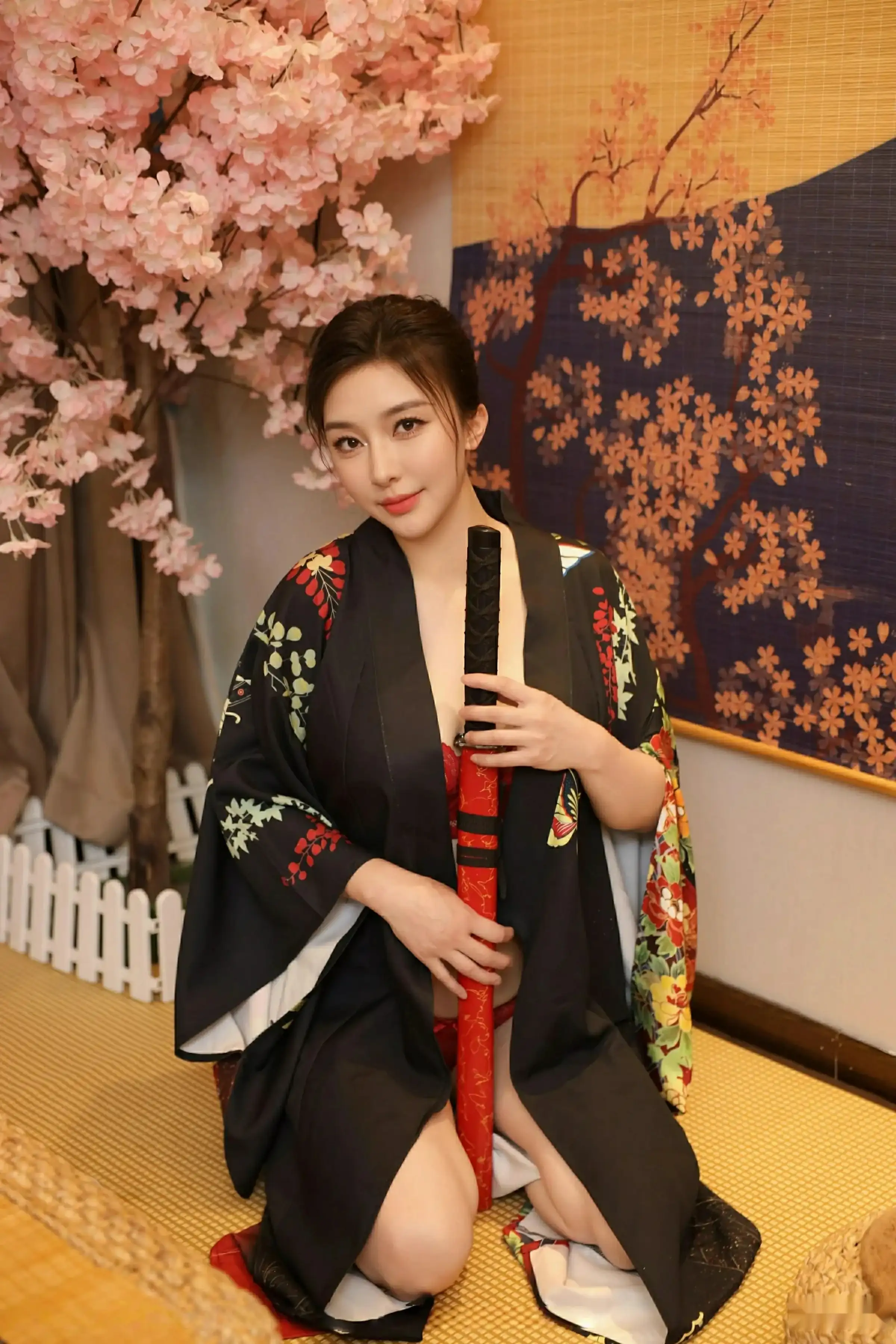 模特苏一诺性感日系黑色服饰露红色内衣秀曼妙身材迷人诱惑写真80P-第1章-图片2