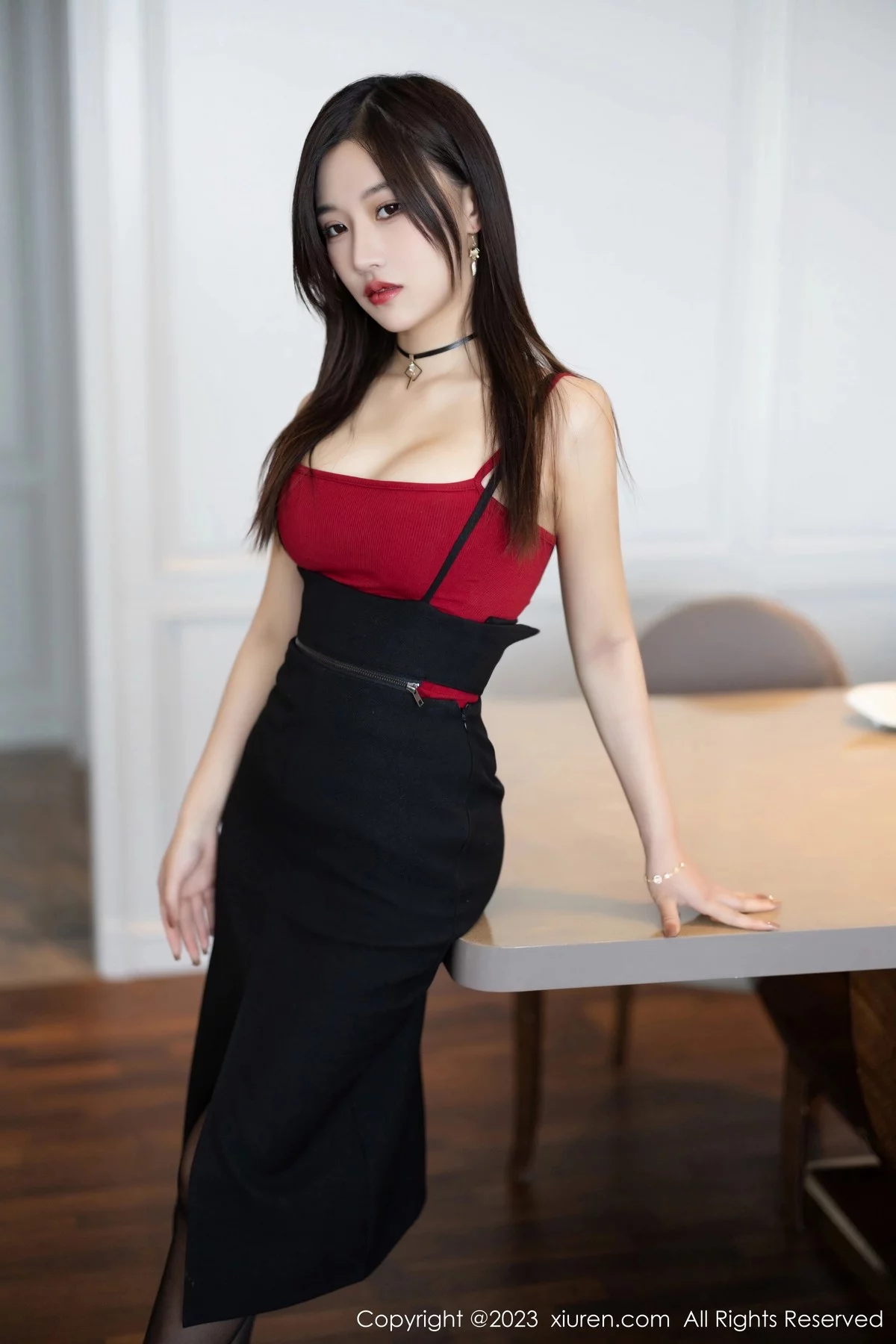 模特妙可可Cheese红色吊带露黑色情趣内衣配超薄黑丝诱惑写真81P-第1章-图片2