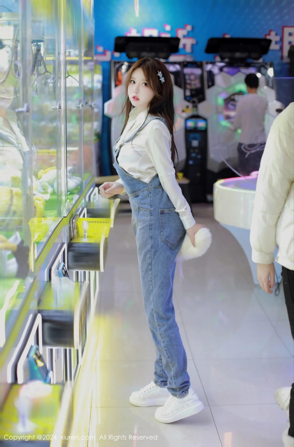 模特小薯条nienie电玩店场景性感牛仔背带裤秀曼妙身姿诱惑写真81P-第1章-图片3