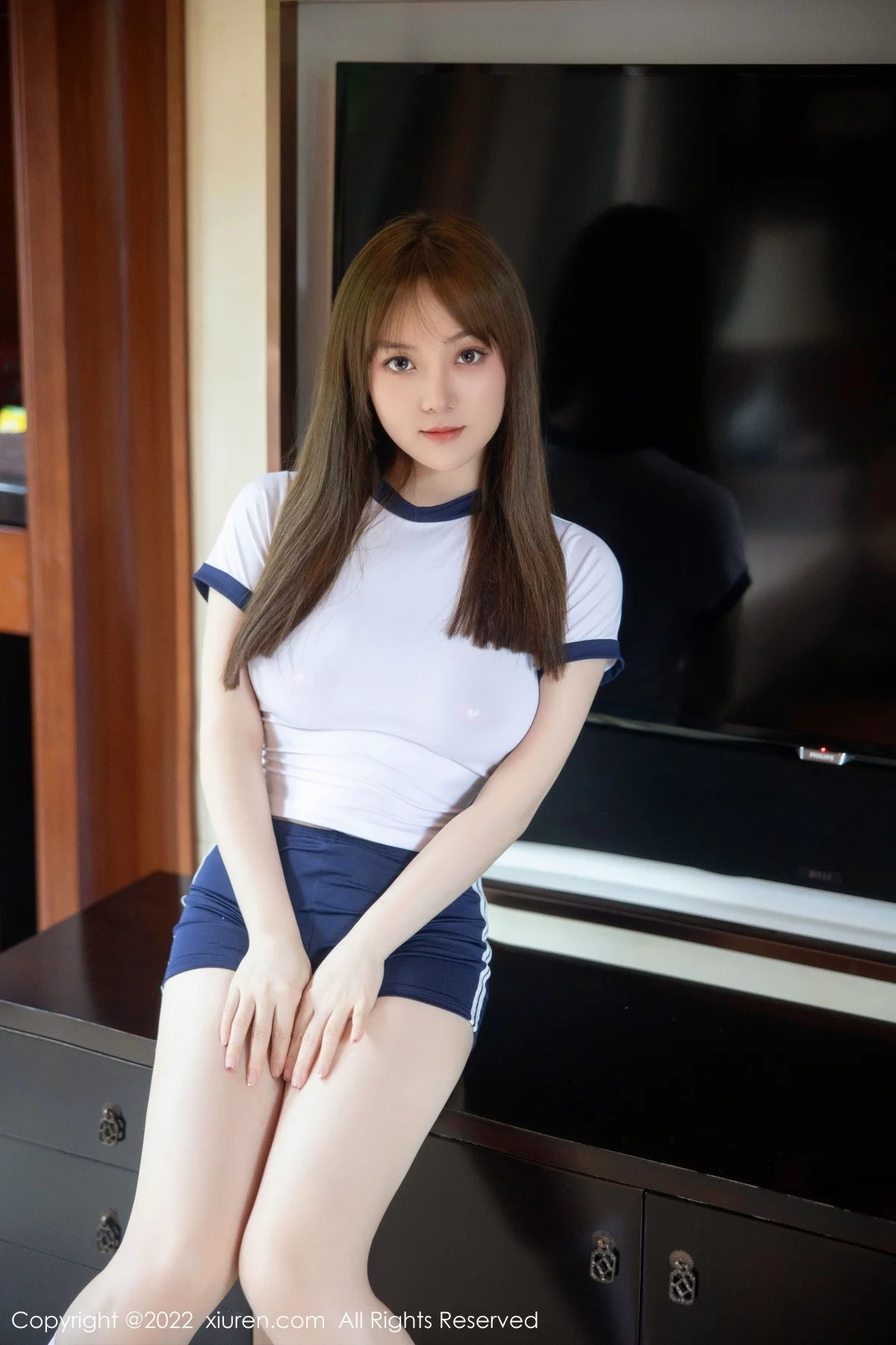 模特豆瓣酱私房性感白色短袖上衣配蓝短裤半脱露豪乳诱惑写真117P-第1章-图片1