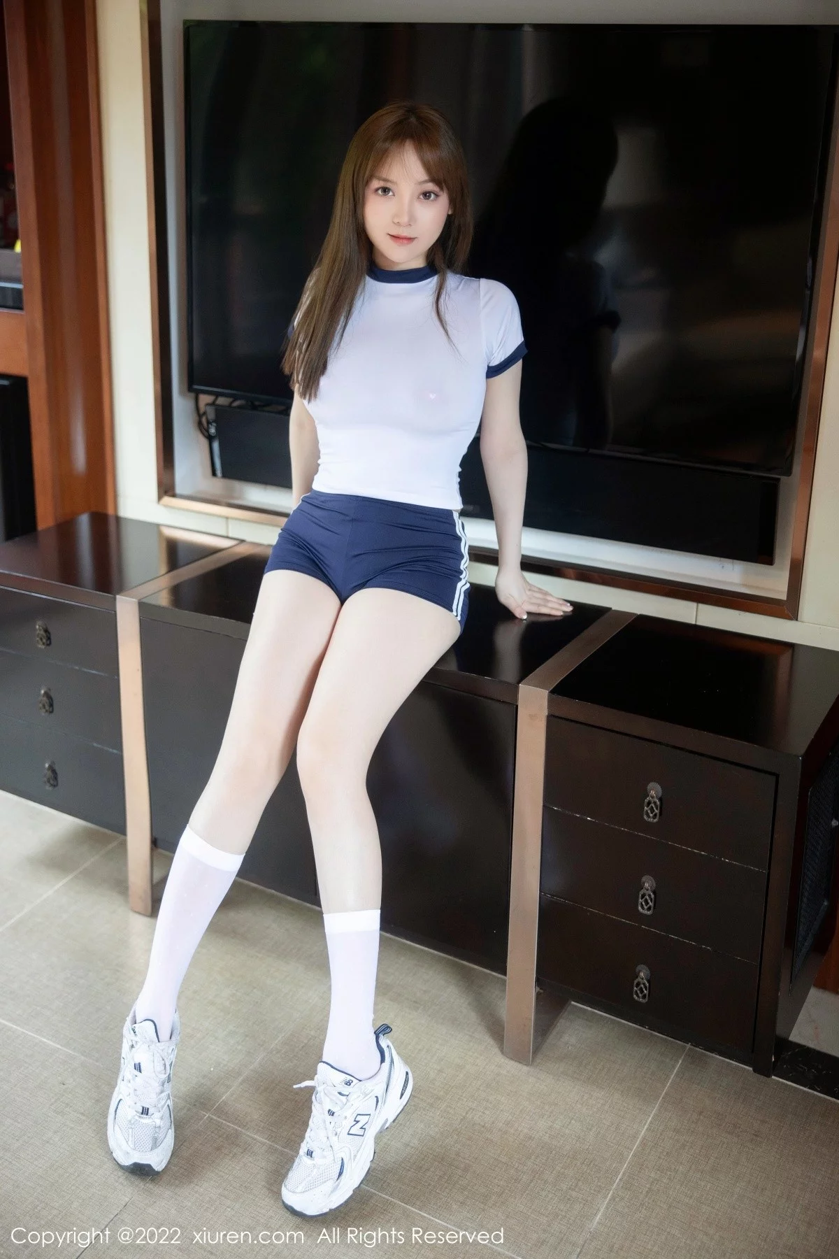模特豆瓣酱私房性感白色短袖上衣配蓝短裤半脱露豪乳诱惑写真117P-第1章-图片2
