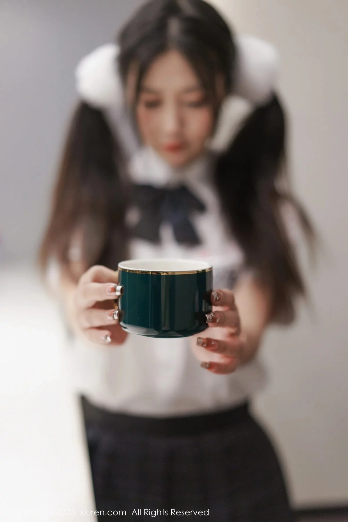 模特laura阿姣泰国旅拍白色上衣配黑短裙露蕾丝边内衣诱惑写真81P-第1章-图片3