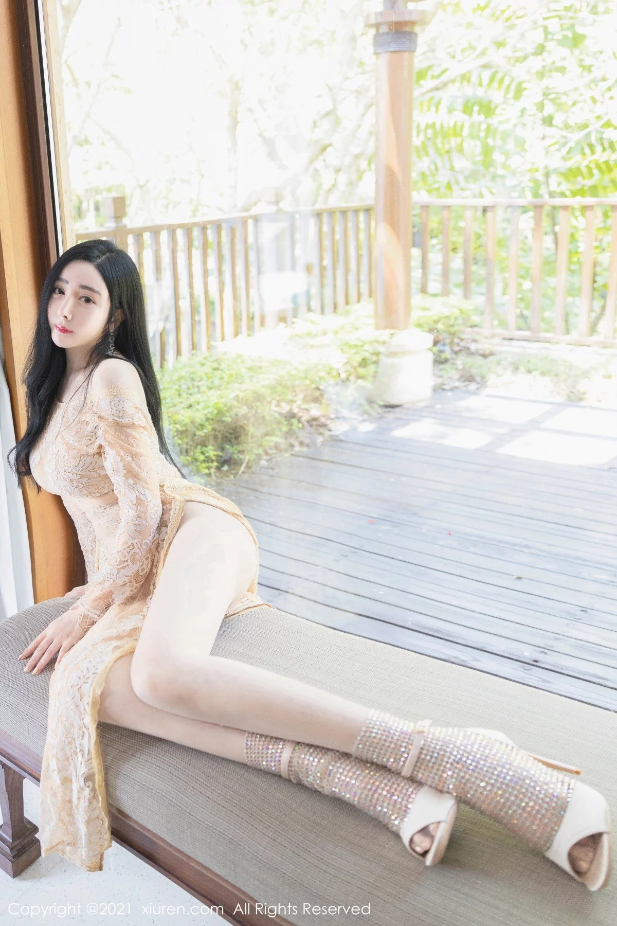 模特允爾西双版纳旅拍私房低胸缕空服饰秀丰满身材极致诱惑写真60P-第1章-图片3