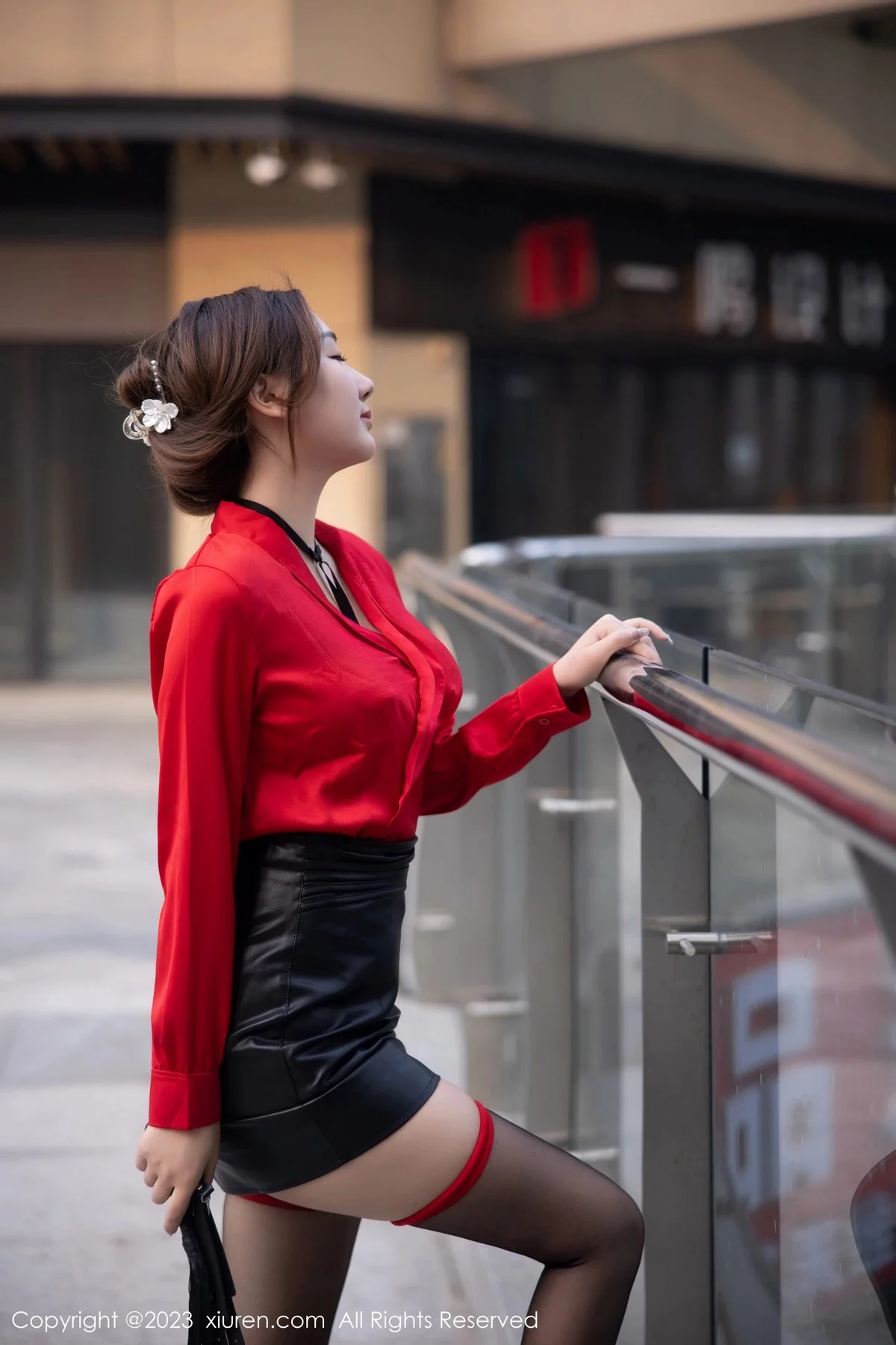 模特江真真红色上衣配黑色短裙露花式内衣秀丰满身材诱惑写真88P-第1章-图片3