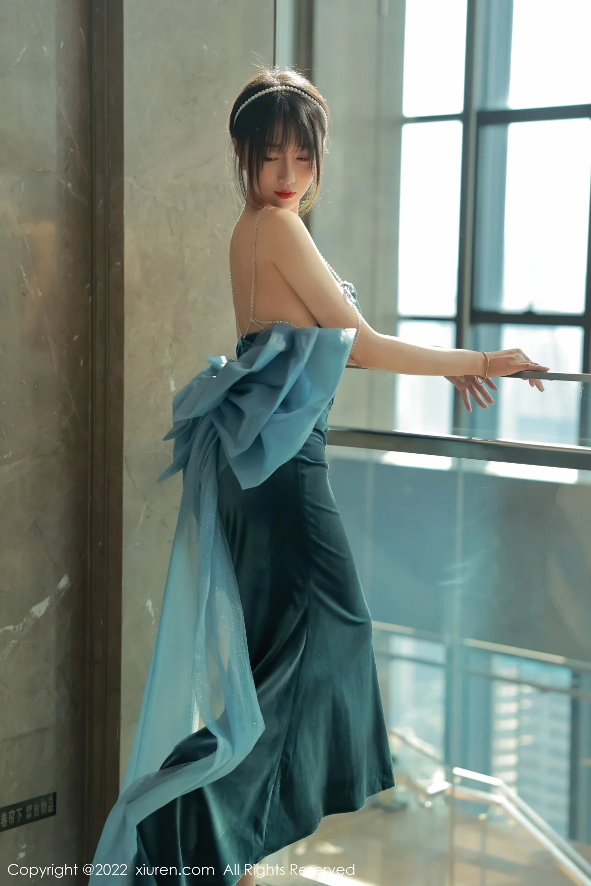 模特玥儿玥er香格里拉旅拍暗绿色吊带长裙秀完美身材诱惑写真59P-第1章-图片2